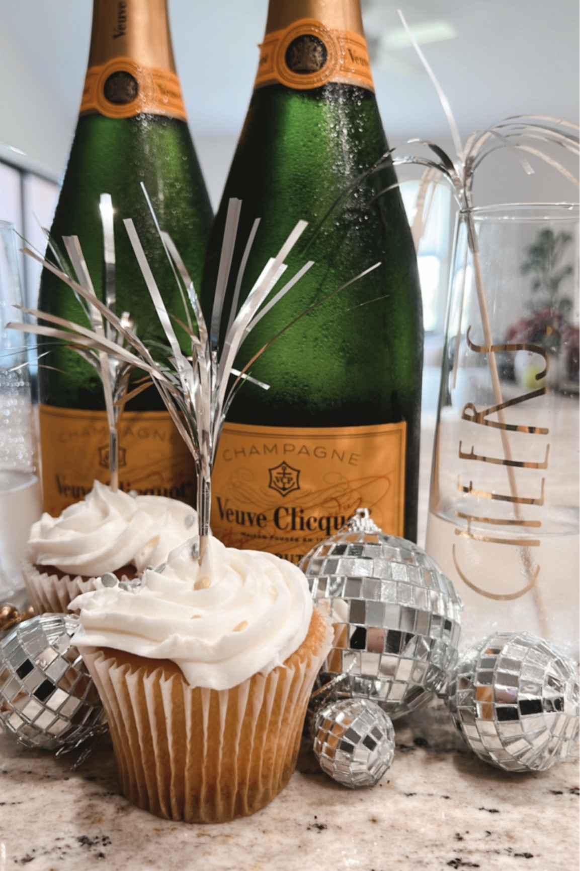 NYE 🎇🤍

#LTKSeasonal #LTKHoliday