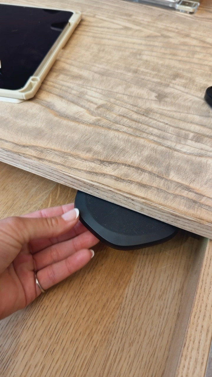 Amazon finds
Prime day deals
Home finds
Office finds
Wireless charger

#LTKhome #LTKsale