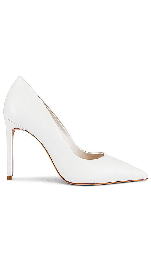 Schutz Lou Pump in White. Taglia 7. Also in 8, 9.5, 9, 10, 6.5, 6, 5. | Revolve Clothing (Global)