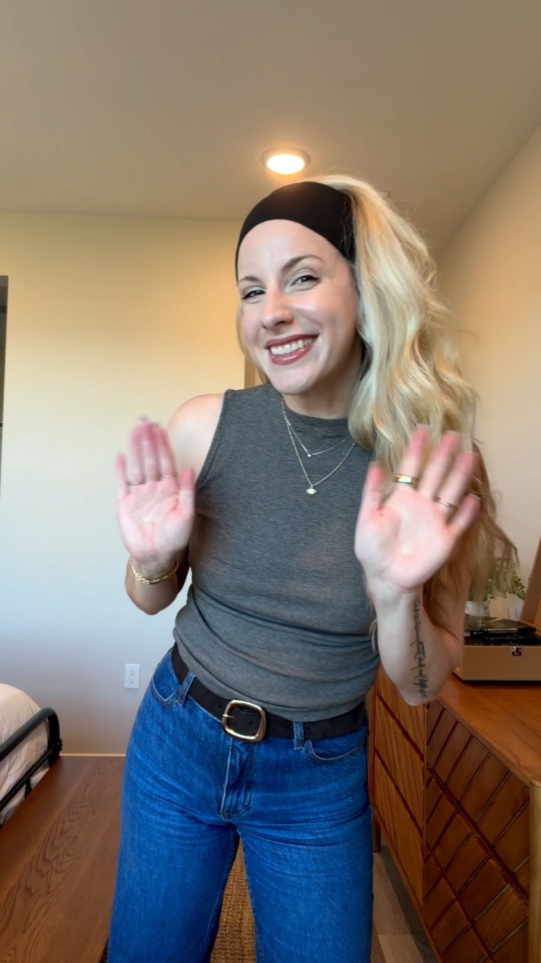 elevated everyday, but make it actually wearable. 🤍
this is my go-to cool girl formula for busy workdays — polished, comfortable, and timeless.

wearing:
	•	sezane wide leg trousers
	•	everlane gray boatneck top
	•	quince oversized black blazer
	•	michael kors boots + watch
	•	madewell suede bag

everything is linked + saved for easy shopping ✨


#LTKSeasonal #LTKWorkwear #LTKootd