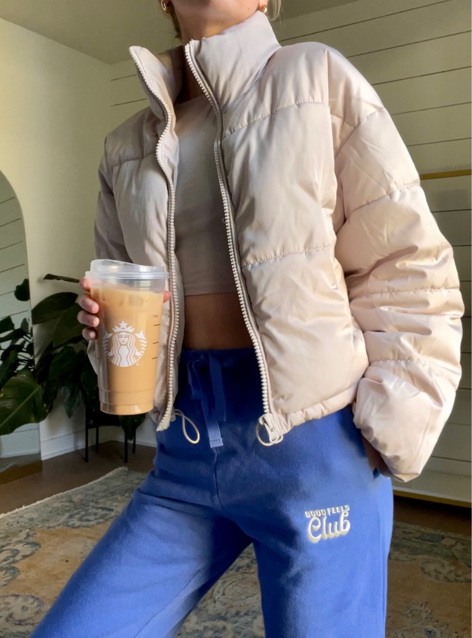 H&M Look - Tons on Sale! These sweats are in my gift guides for Wellness Lovers 

Everything is from H&M, other than the Starbucks Coffee of course 




#LTKHoliday #LTKGiftGuide #LTKfit