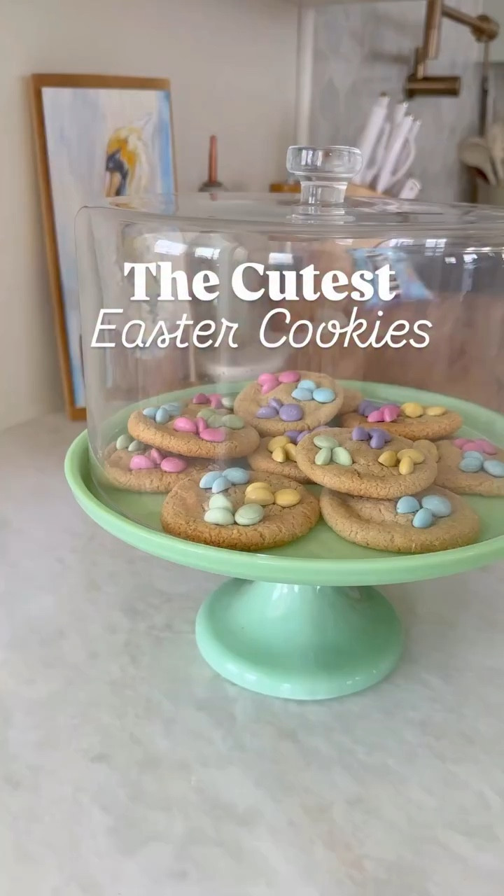 These adorable Easter cookies couldn’t be easier to make!! 

Start with the sugar cookie dough of choice - I ❤️ @sweetlorens 

Bake as instructed on the lowest cook time (if it said 13-15 minutes, do 13!) 

While the cookies are baking, sort your Easter @mmschocolate  and cut some in half to make the ears. 

Pull your cookies from the oven and while they are still hot and a bit gooey, gently push in your candies to form little bunnies. 

These are both adorable and tasty! 

#eastercookies #eastergiftideas #easterrecipes #cookierecipe #easydessert