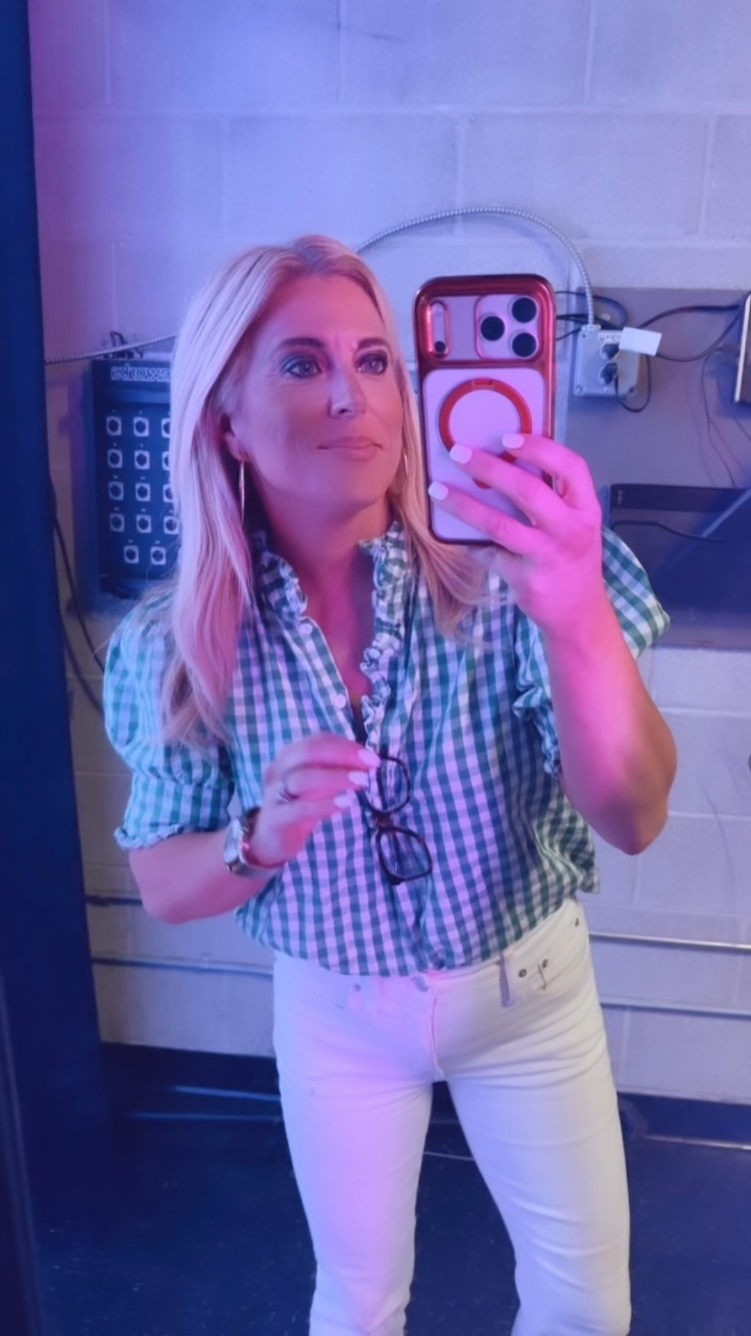 I love this gingham blouse for the summer.

#LTKootd