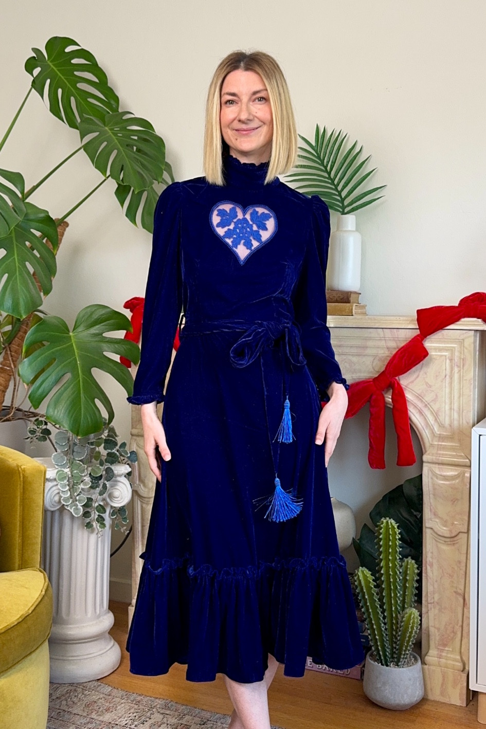 The perfect holiday velvet dress made by a small woman-owned business ✨ If you want a showstopper dress that no one else will have, this is it