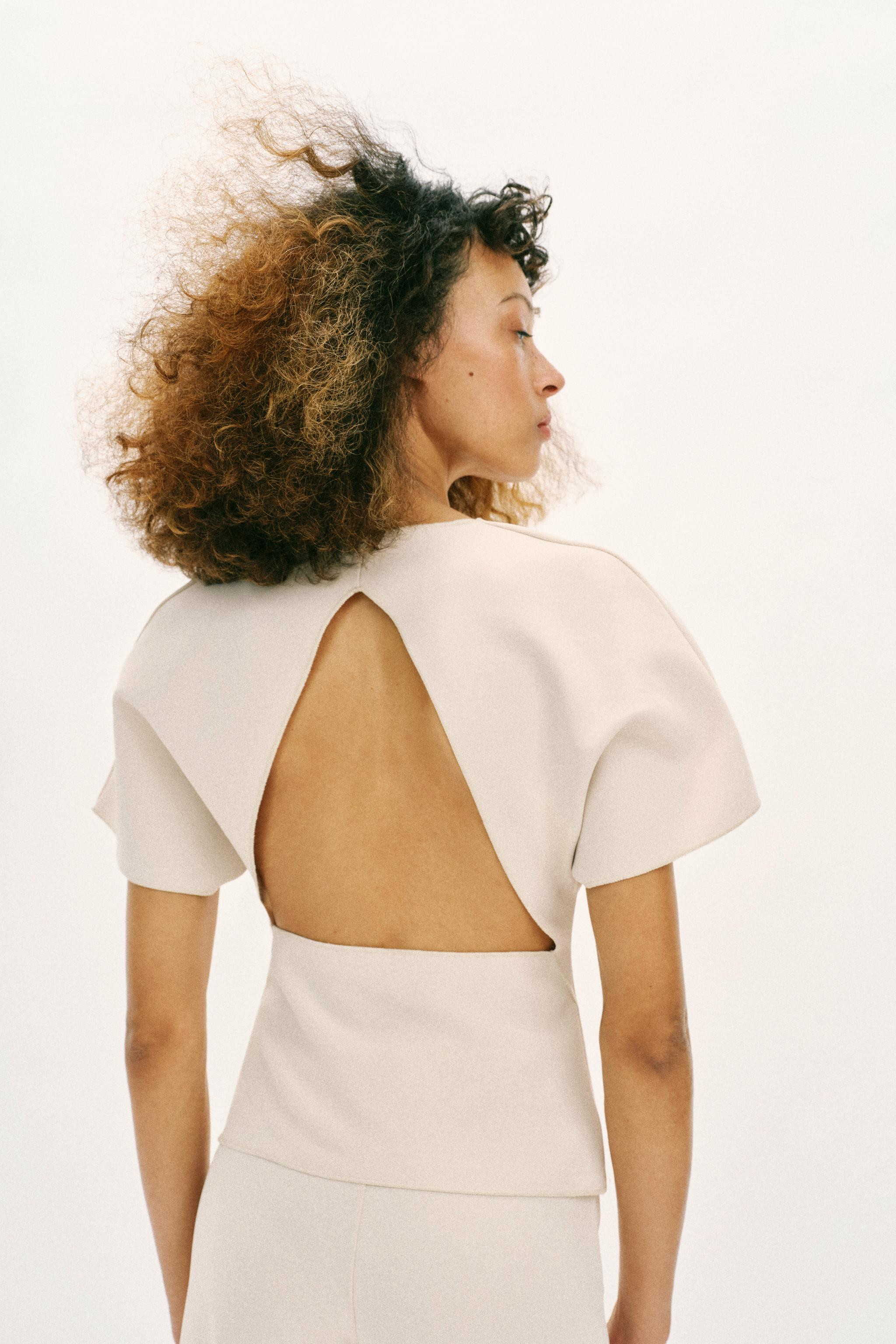 SHORT SLEEVE CUT OUT TOP | Zara US