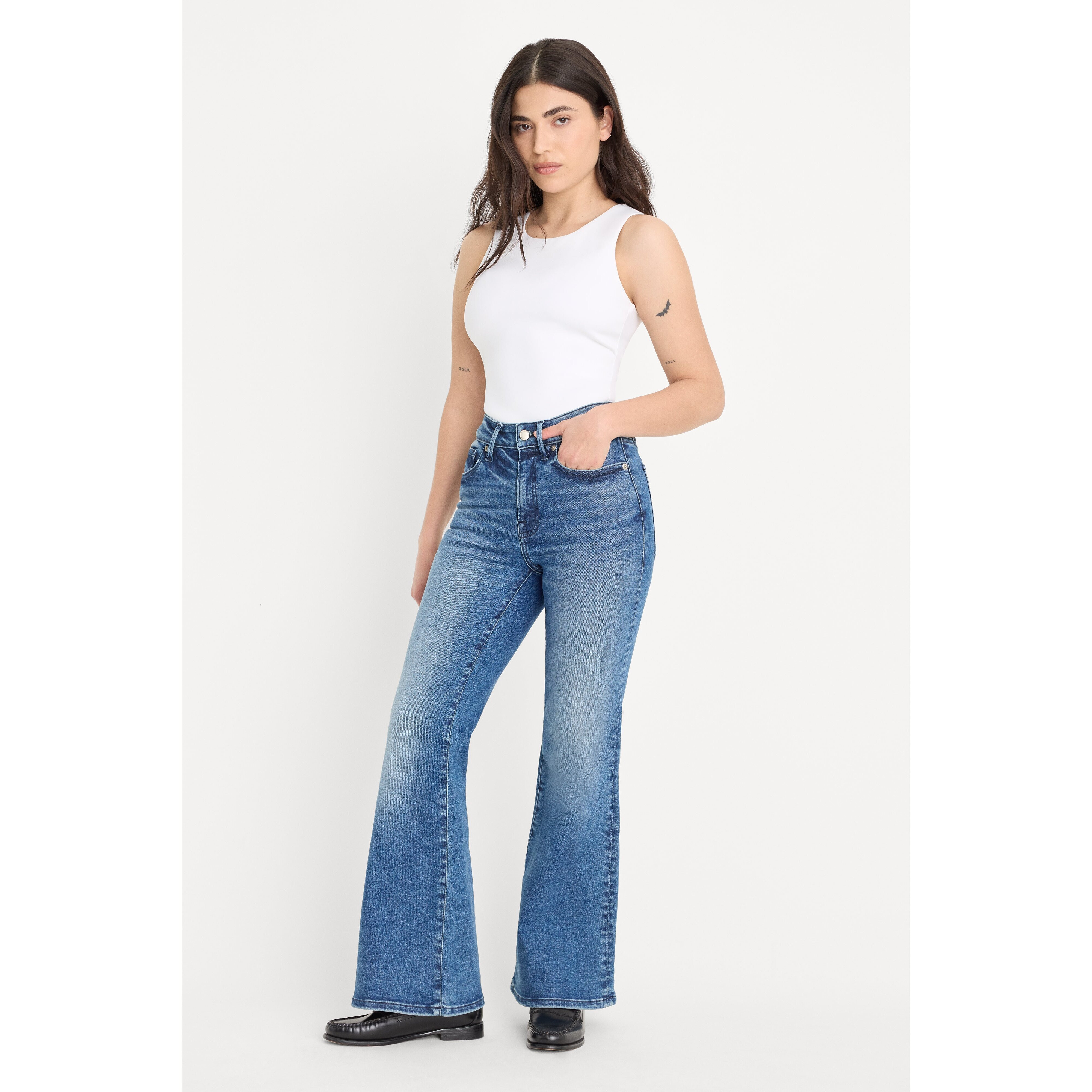 Women's Always Fits Good Petite Flare Jeans | Indigo, Size 00-4 | Good American by Khlo� Kardashian | Good American