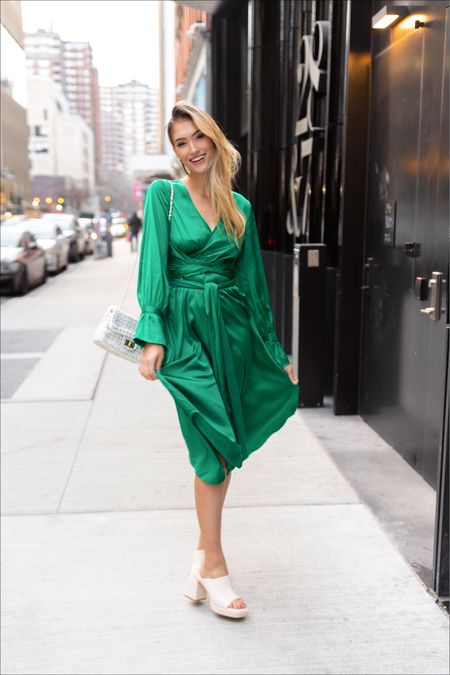 Recent Amazon find - love this emerald green dress! On sale for 60% off - only $31🤗

Green spring dress / spring outfits / spring dresses / best amazon dresses / silk dress / Zimmermann dupe / Zimmermann dress dupe / zimmermann silk wrap dress dupe


#LTKFind #LTKunder100 #LTKsalealert