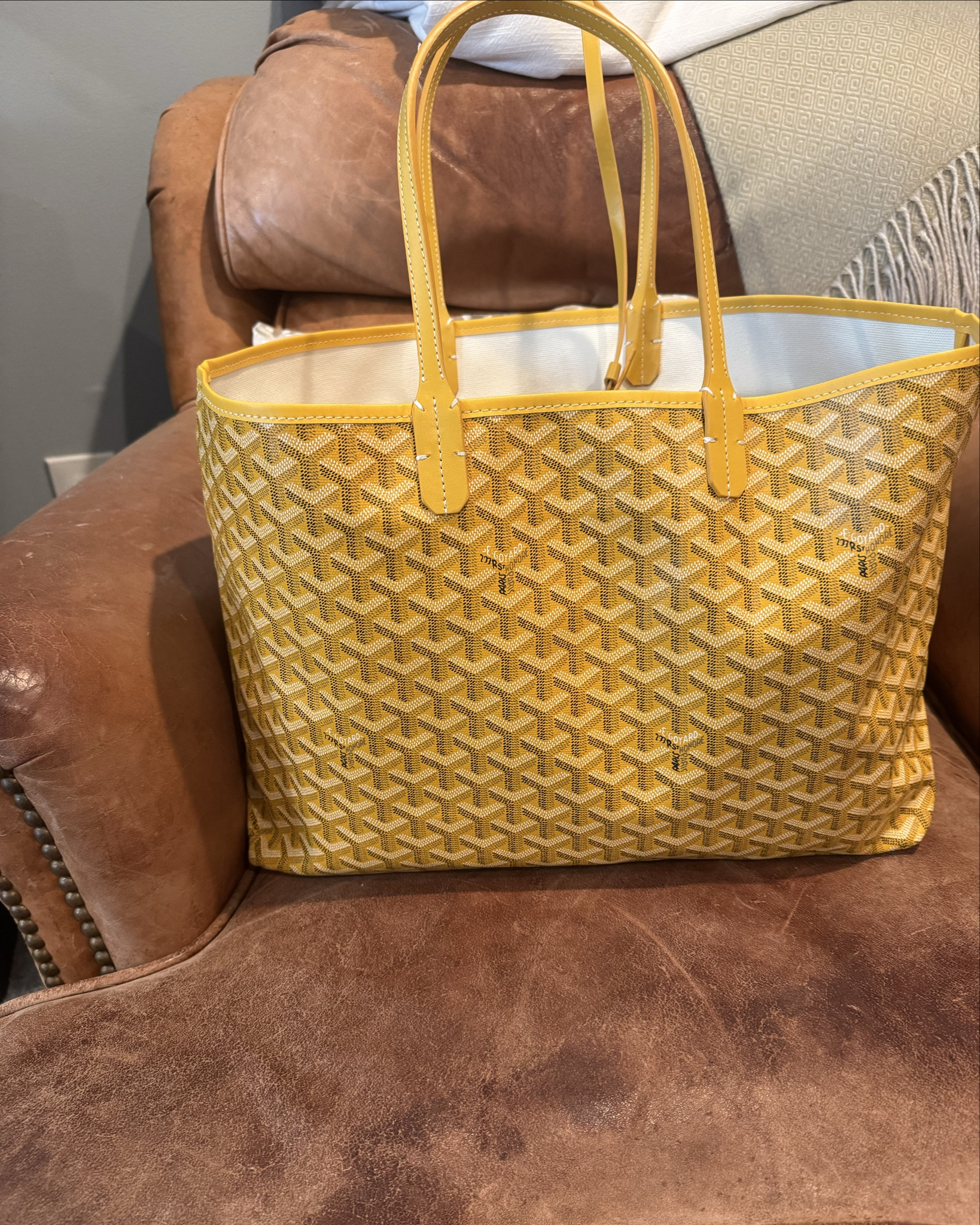 The cult favorite foyard bag is back in stock at Amazon. Snag it while you can, bc you know it likely won’t be around for long! 