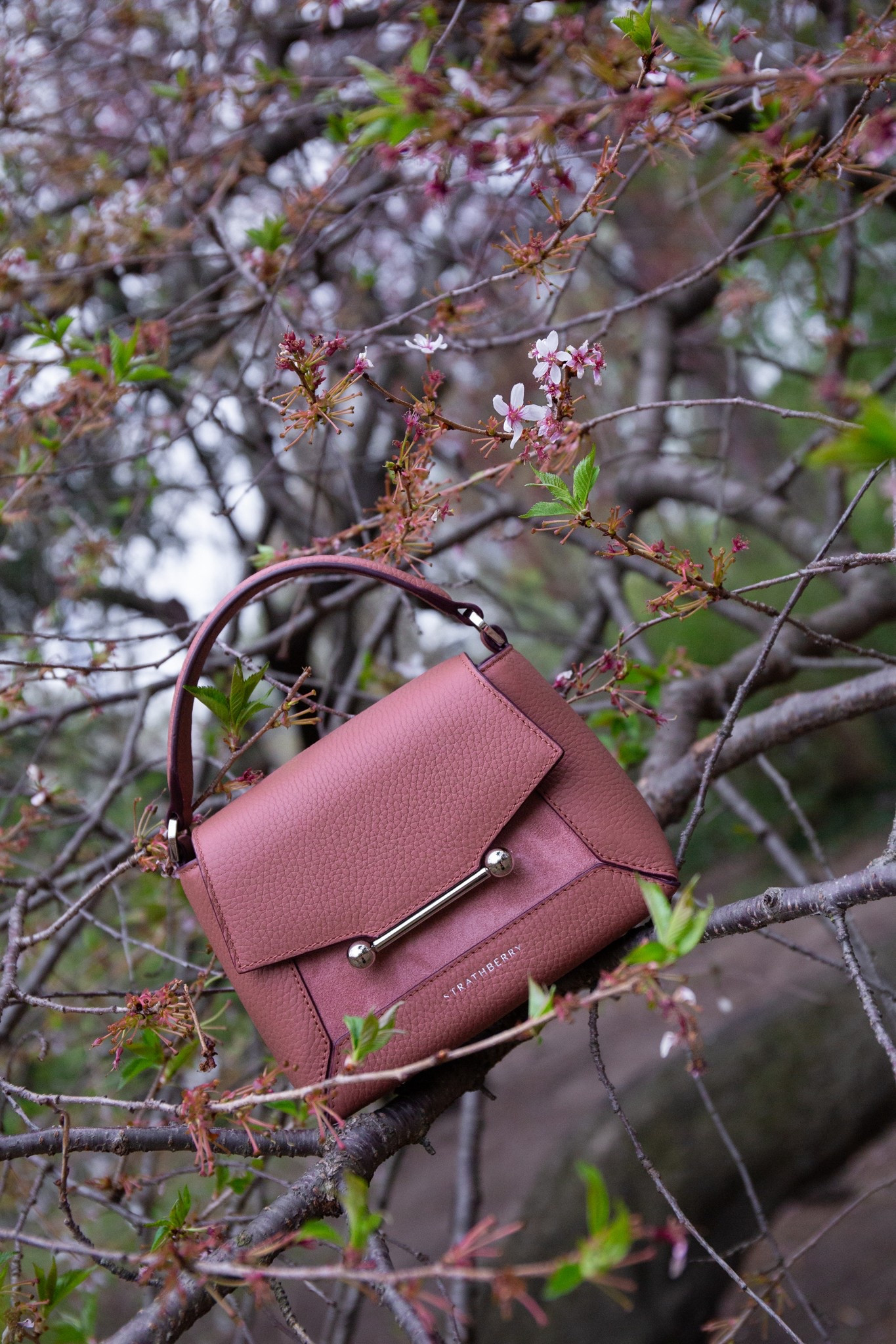 The dreamiest chic pink bag, let’s have her have a moment! 🫶🏼🩷💕 @strathberry #strathberry #pinkbag #ltkitbag #springstyle #luxurybag #designerbag 



#LTKSummerEdit #LTKSaleAlert #LTKItBag
