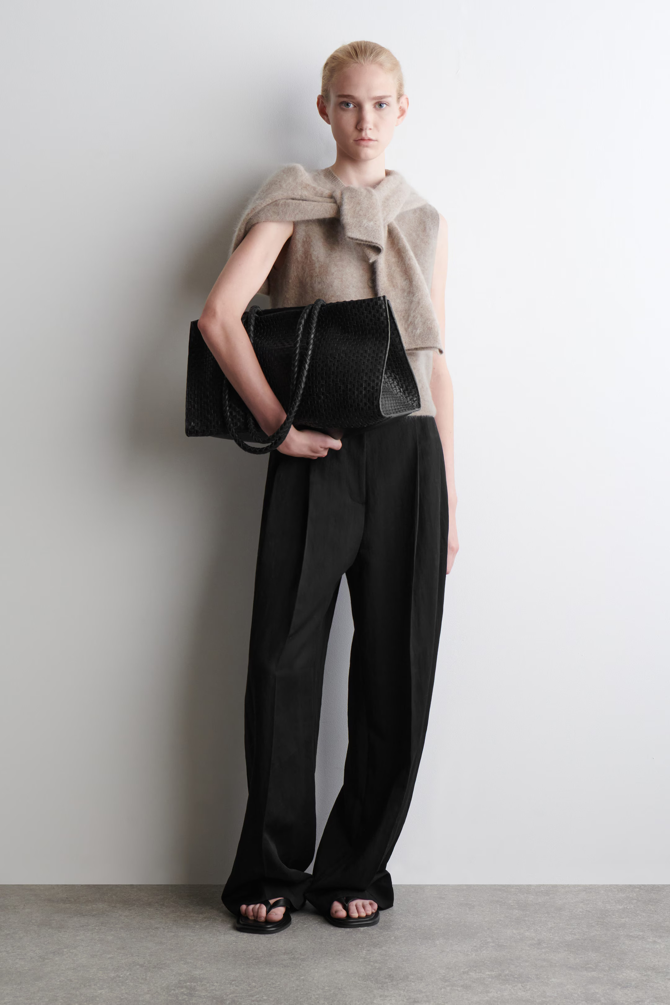 GALLERY HAND-WOVEN TOTE BAG - LEATHER - BLACK | COS US | COS (US)