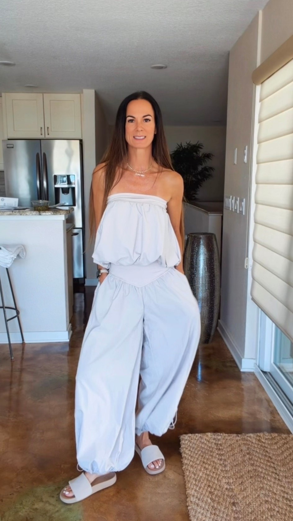 Proof that comfy can still be VERY cute 🤍 This dreamy little set is giving soft, slouchy and effortlessly chic—with a strapless bubble top and the cutest flowy pants. And yes… the fold-over waistband officially sealed the deal. I’m obsessed!

Wearing XS

#MatchingSet #SummerStyle #EffortlessStyle #ChicAndComfy #NicoleColee

#LTKdayinmylife #LTKgrwm #LTKootd