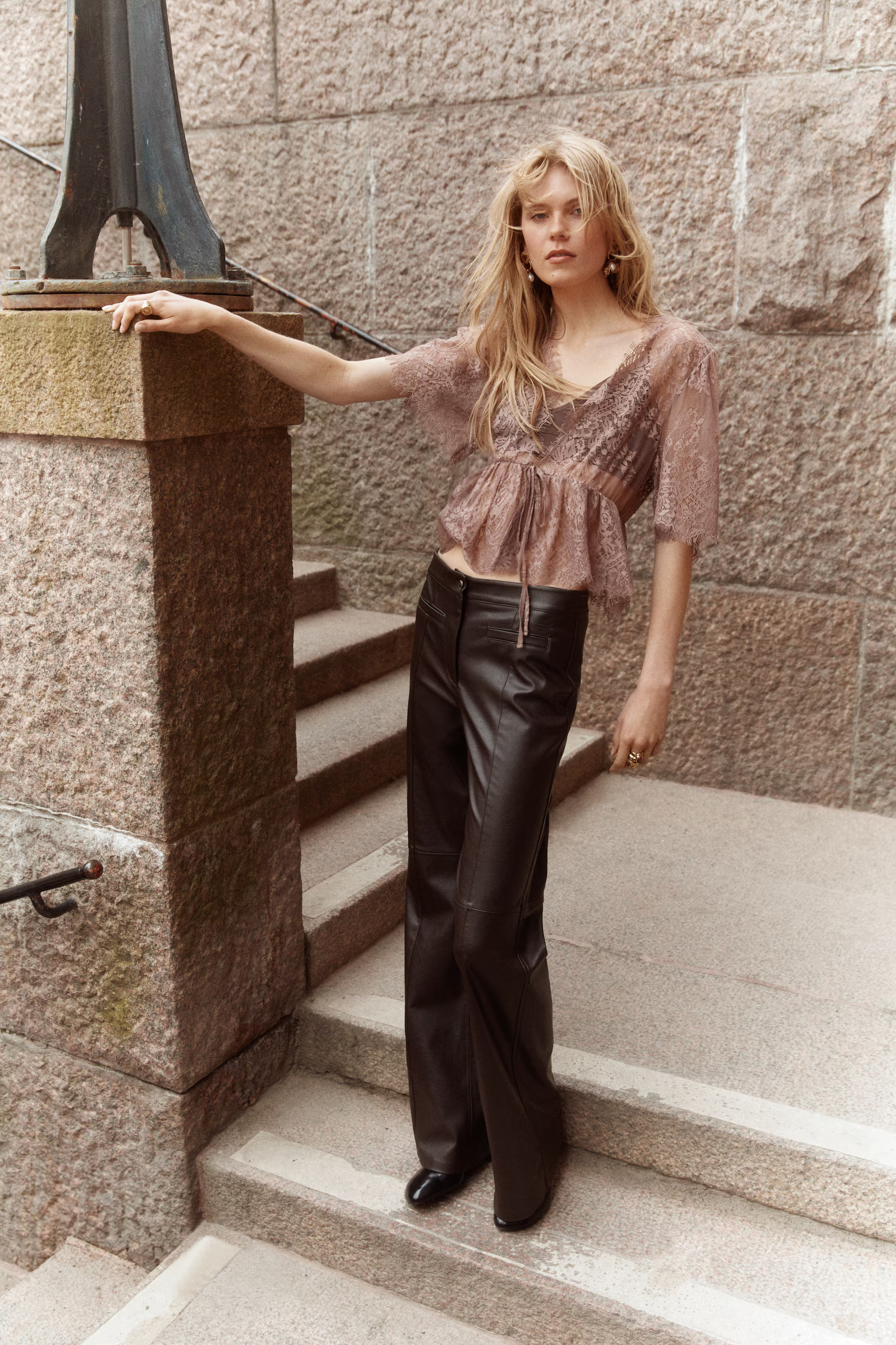 Hose mit Coating | H&M (DE, AT, CH, NL, FI)