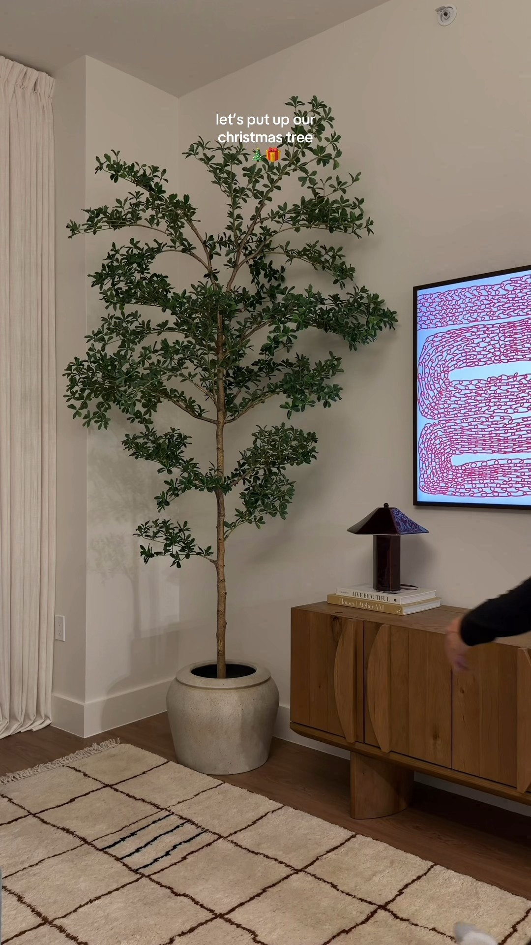 let’s set up our christmas tree