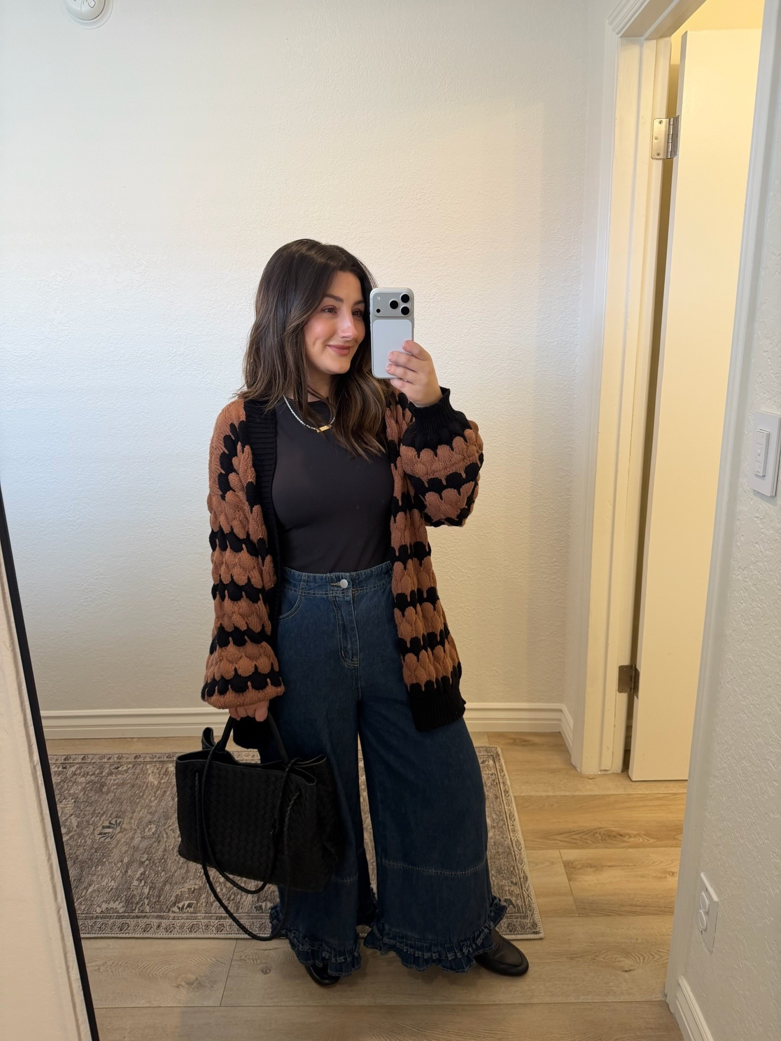 Cute but casual outfit! 

Cardigan size medium 
Tee size small
Pants size small

5'0" 140lbs

#LTKFindsUnder50 #LTKPetite #LTKStyleTip