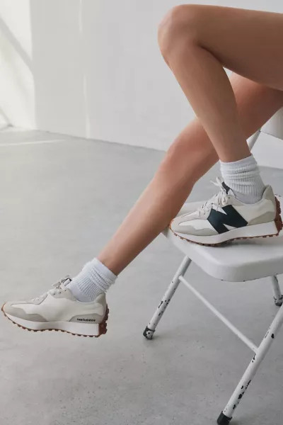 New Balance 327 Women’s Sneaker | Urban Outfitters (US and RoW)