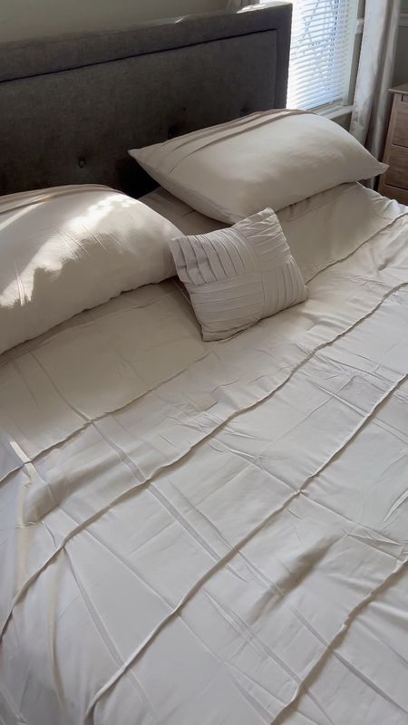 Comfy comforter set on sale, amazon finds 

#LTKVideo #LTKSaleAlert #LTKHome