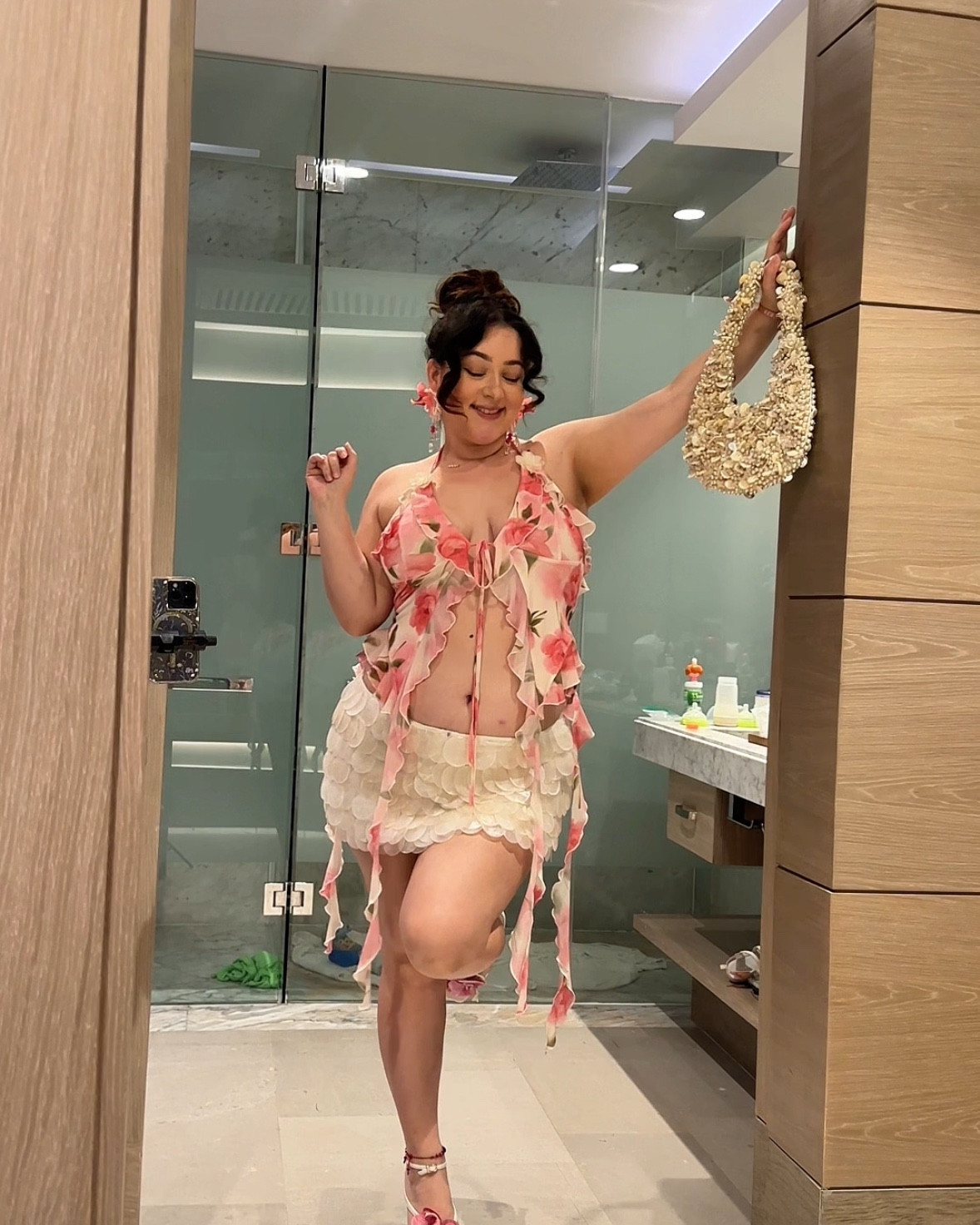 Love this top for my baby bump! I also added the earring to this post…sorry about the skirt because I made it hehe 