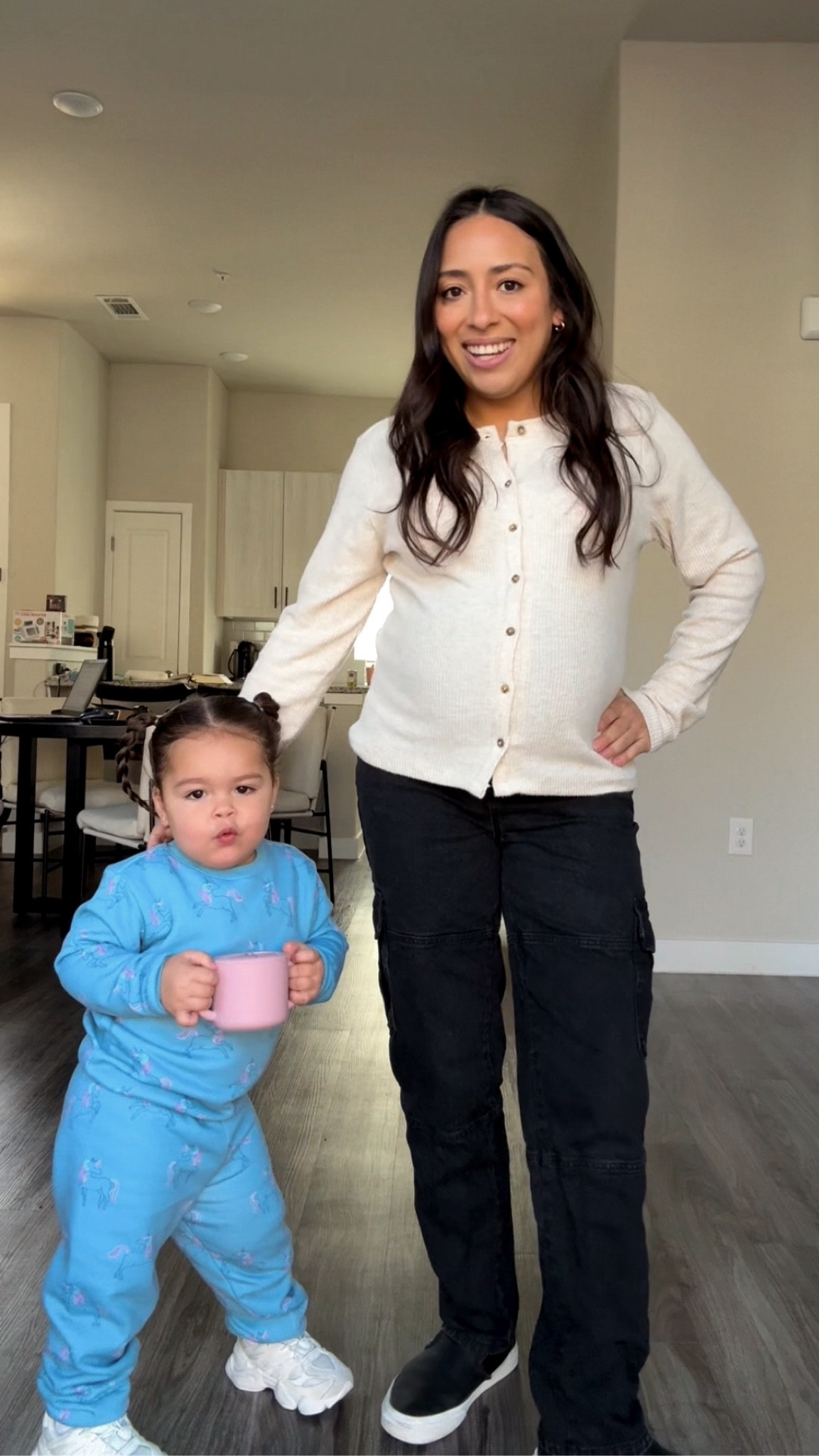 Finally found pregnancy jeans that are comfortable, cute and a great price! 🤰🏻

I’m 5’2”
Jeans— Got my regular pre-pregnancy size (4)
Top— XL so it’s long and comfy since it’s a shorter sweater