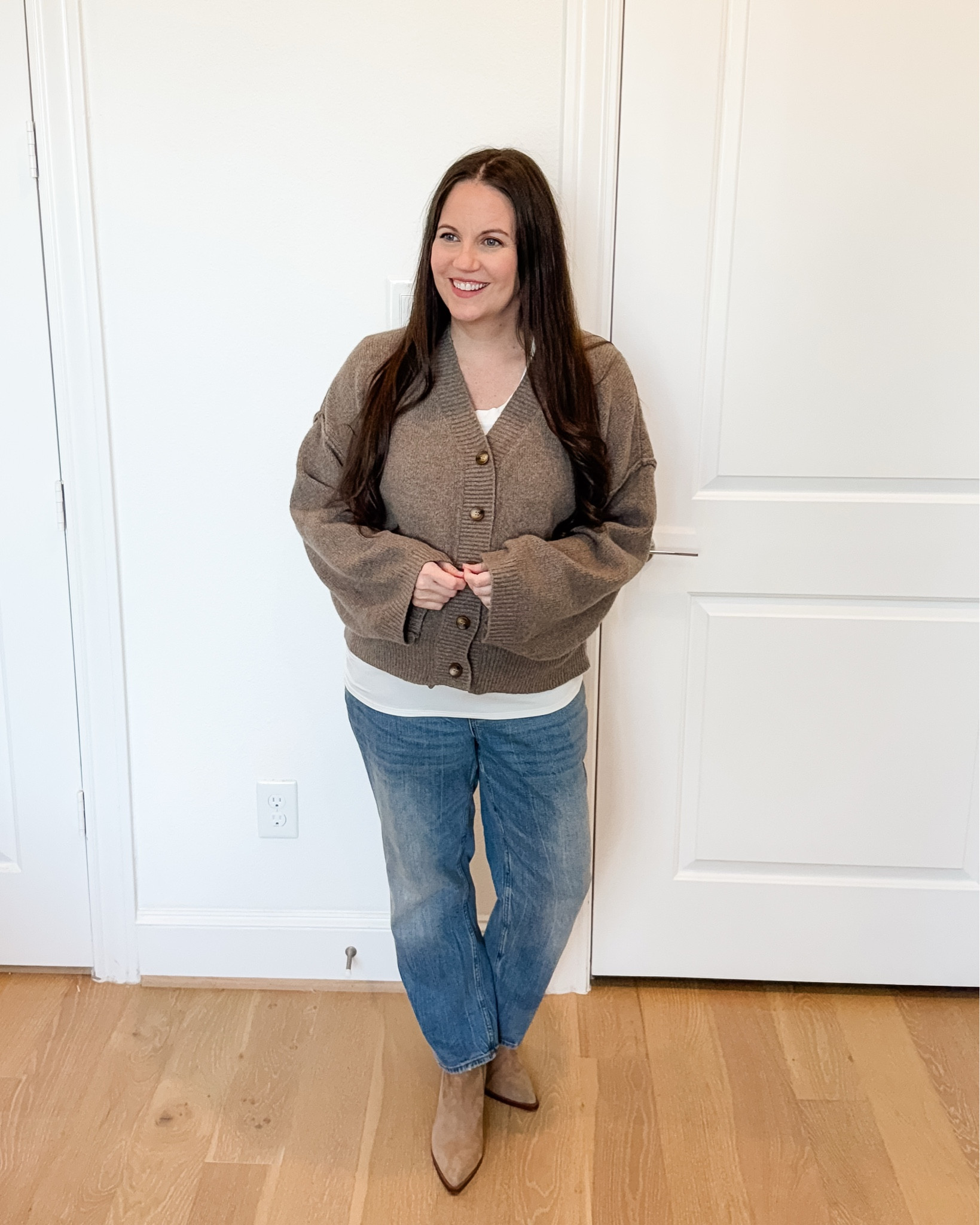 A neutral fall outfit that transitions seamlessly into a winter outfit—exactly what my closet needs right now. This cozy light brown cardigan sweater is such a wardrobe hero, especially paired with straight leg ankle jeans and either light brown booties or tan boots.
If you’re looking for bump-friendly maternity outfits that feel elevated but effortless, this combo is for you. It’s a go-to look for my winter lookbook and a great option for everyday winter street style.
Easy, polished, and perfect for a casual outfit.

#LTKSeasonal #LTKPetite #LTKBump