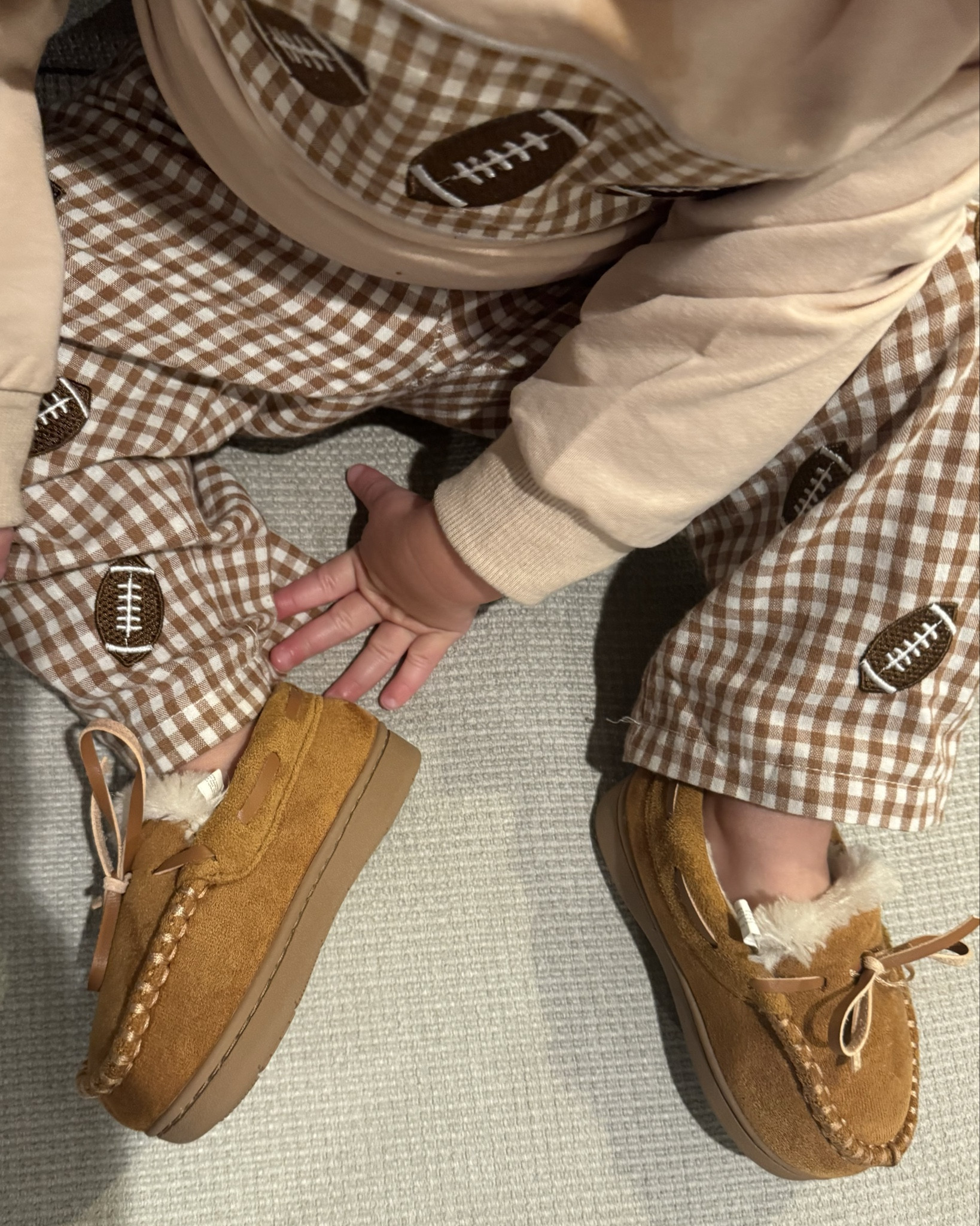 The cutest cozy toddler slippers #LTKFamily

#LTKKids #LTKBaby