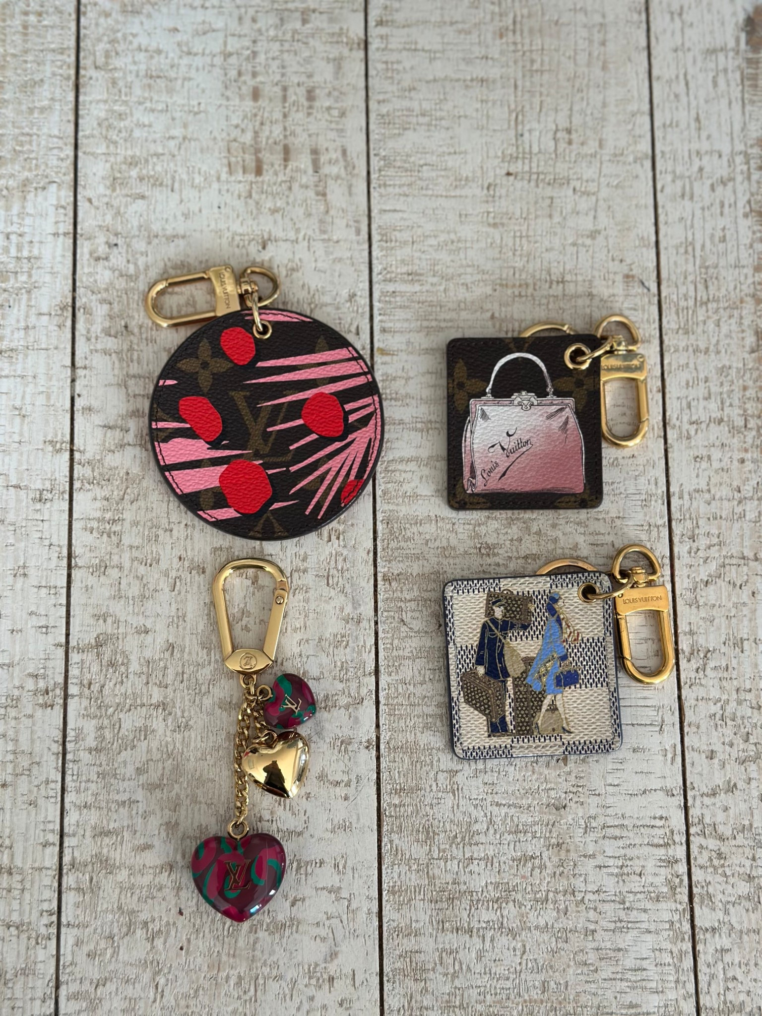 New additions to my bag charm collection:
Jungle dots charm
ILlustres monogram
Illustres Damier Azur
Leopard Heart Coeur