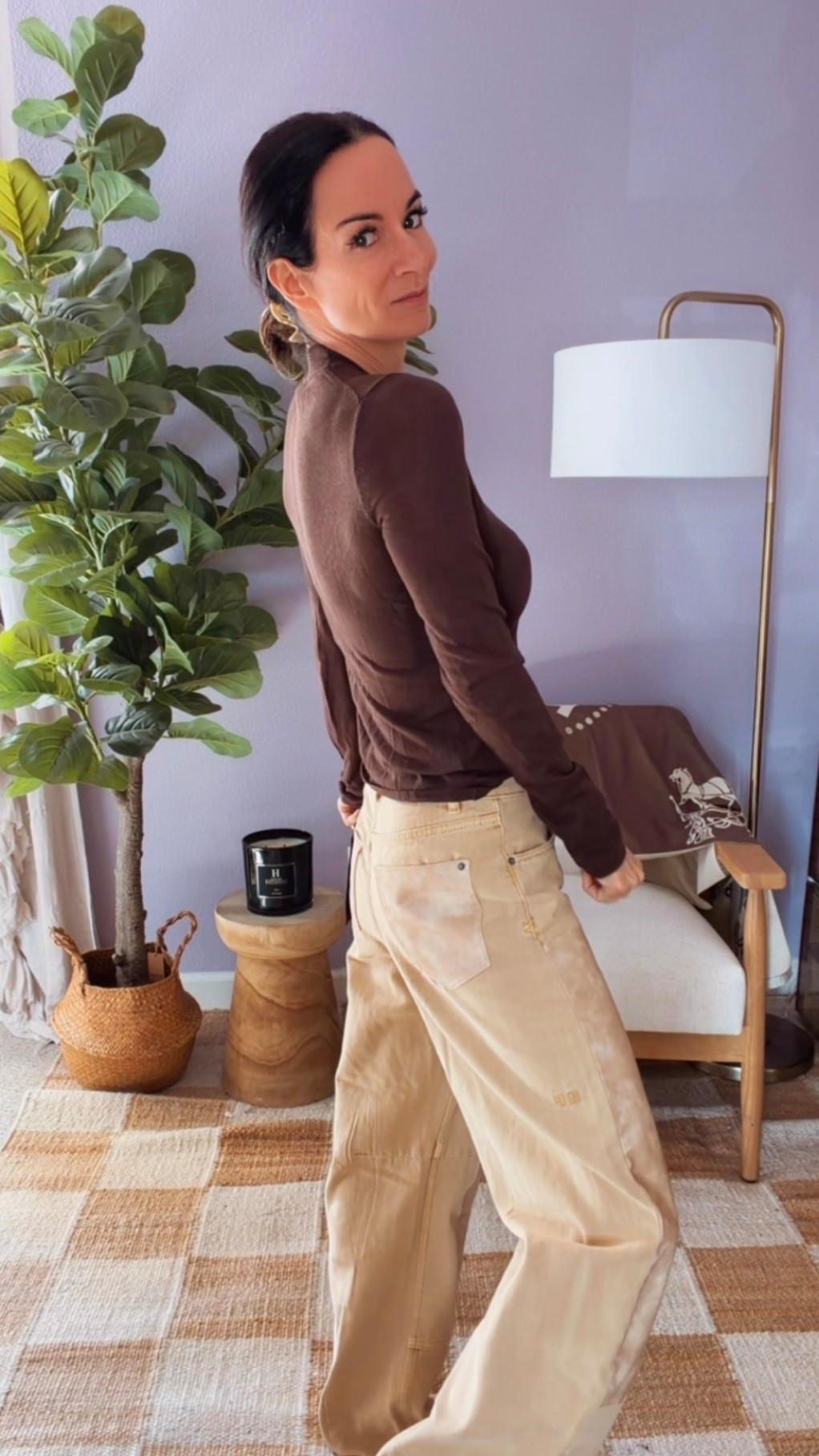 Cool girl chic, but make it wearable. 🤎
This fitted chocolate tee + THESE leather appliqué jeans = 🤌🏼🤌🏼🤌🏼

The details matter… and these jeans understood the assignment.
Structured, edgy, unexpected — aka my favorite kind of statement piece.

OOTD done my way ✨
Wearing size 24

#NicoleColeeStyle #OOTDinspo #CoolGirlChic #StyledByNicole #EverydayEdge 




#LTKootd #LTKdayinmylife #LTKgrwm