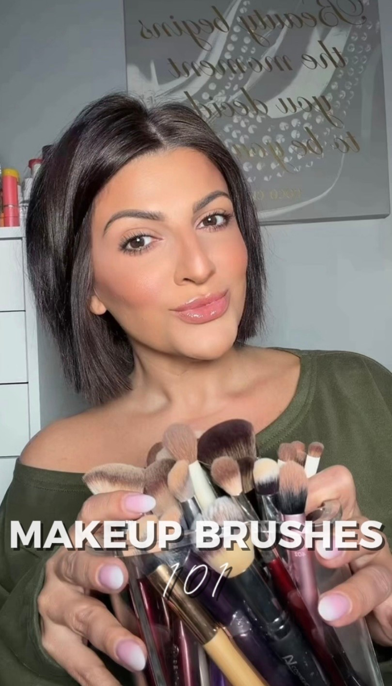 Makeup Brushes 101 💄✨ — Foundation Edition

If your foundation has ever looked streaky, cakey, or heavy, your brush might be the problem 👀

I’m starting a new series where I share my favorite brushes, exactly how to use them, and how to get the most flawless results — especially over 40.

We’re kicking it off with foundation brushes that blend without dragging the skin and help makeup look smooth and natural.

✔️ Airbrushed finish
✔️ No streaks
✔️ Better makeup days

All of my favorites are linked here 💛
And stay tuned — concealer brushes are up next!


#LTKBeauty #LTKselfcare #LTKgrwm