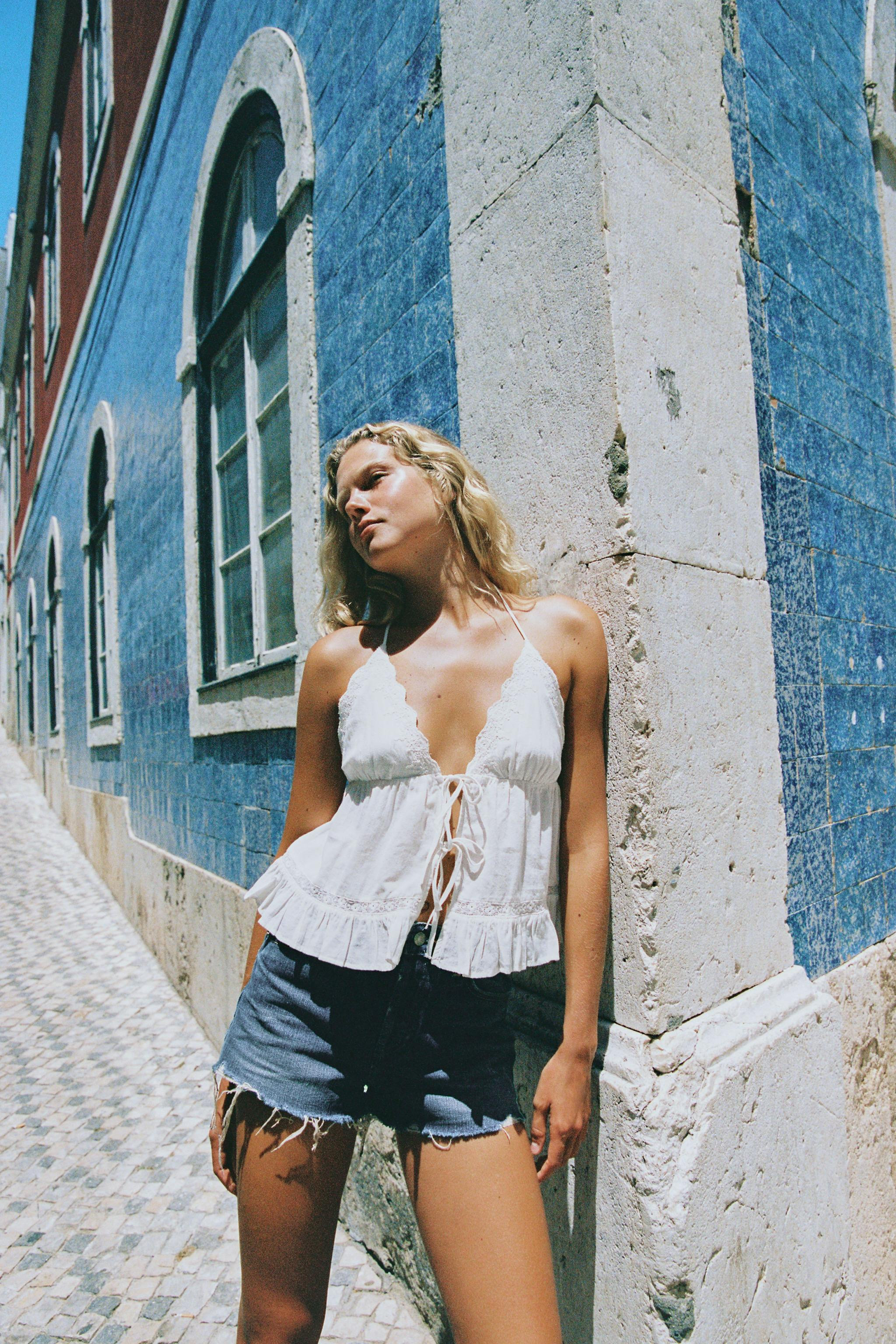EMBROIDERED GAUZE HALTER TOP | Zara FR