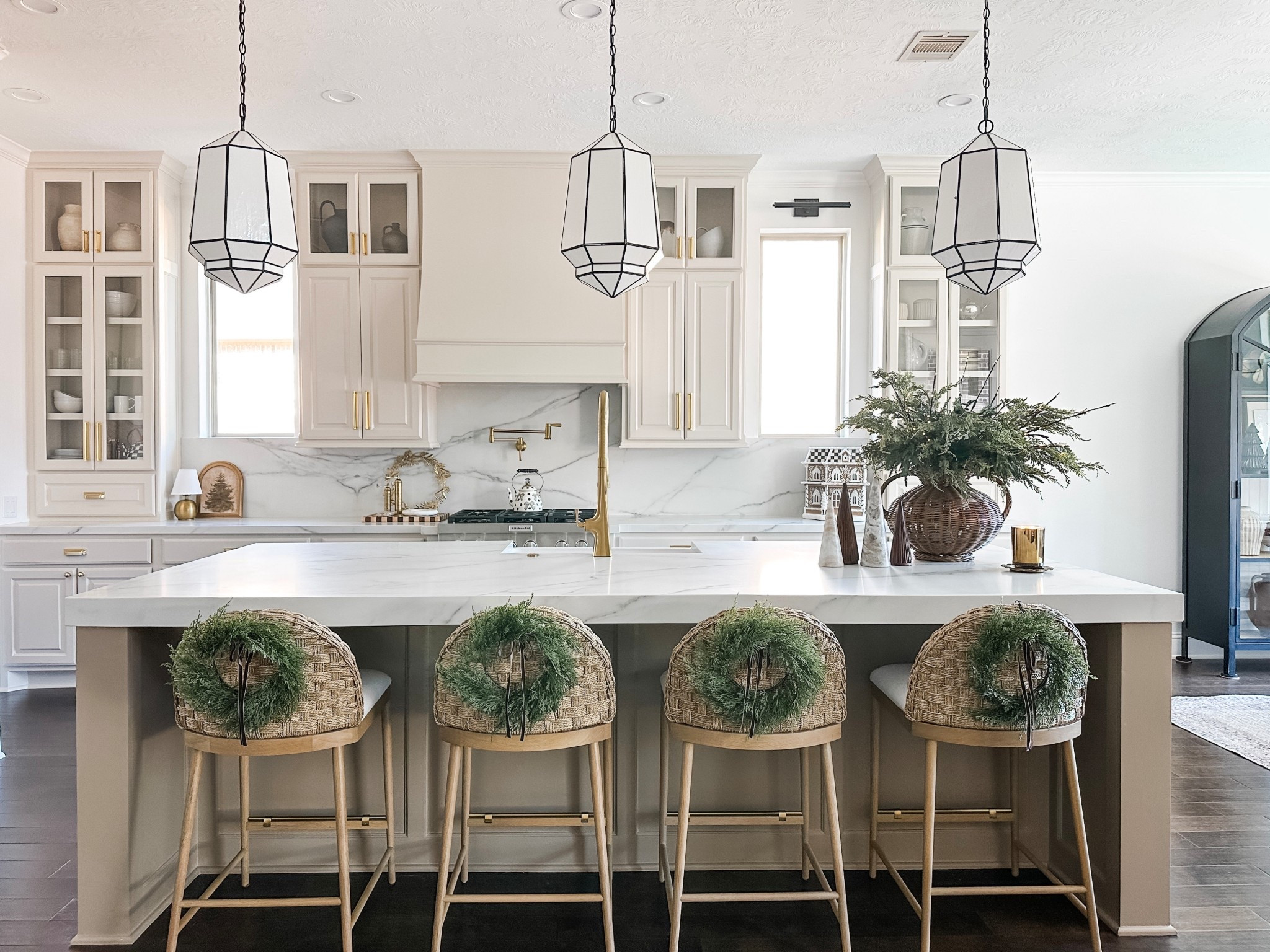 Neutral holiday kitchen holiday home Christmas home holiday kitchen Christmas kitchen neutral kitchen inspo home holiday decor home decor neutral home neutral decor

#LTKSeasonal #LTKHome #LTKStyleTip