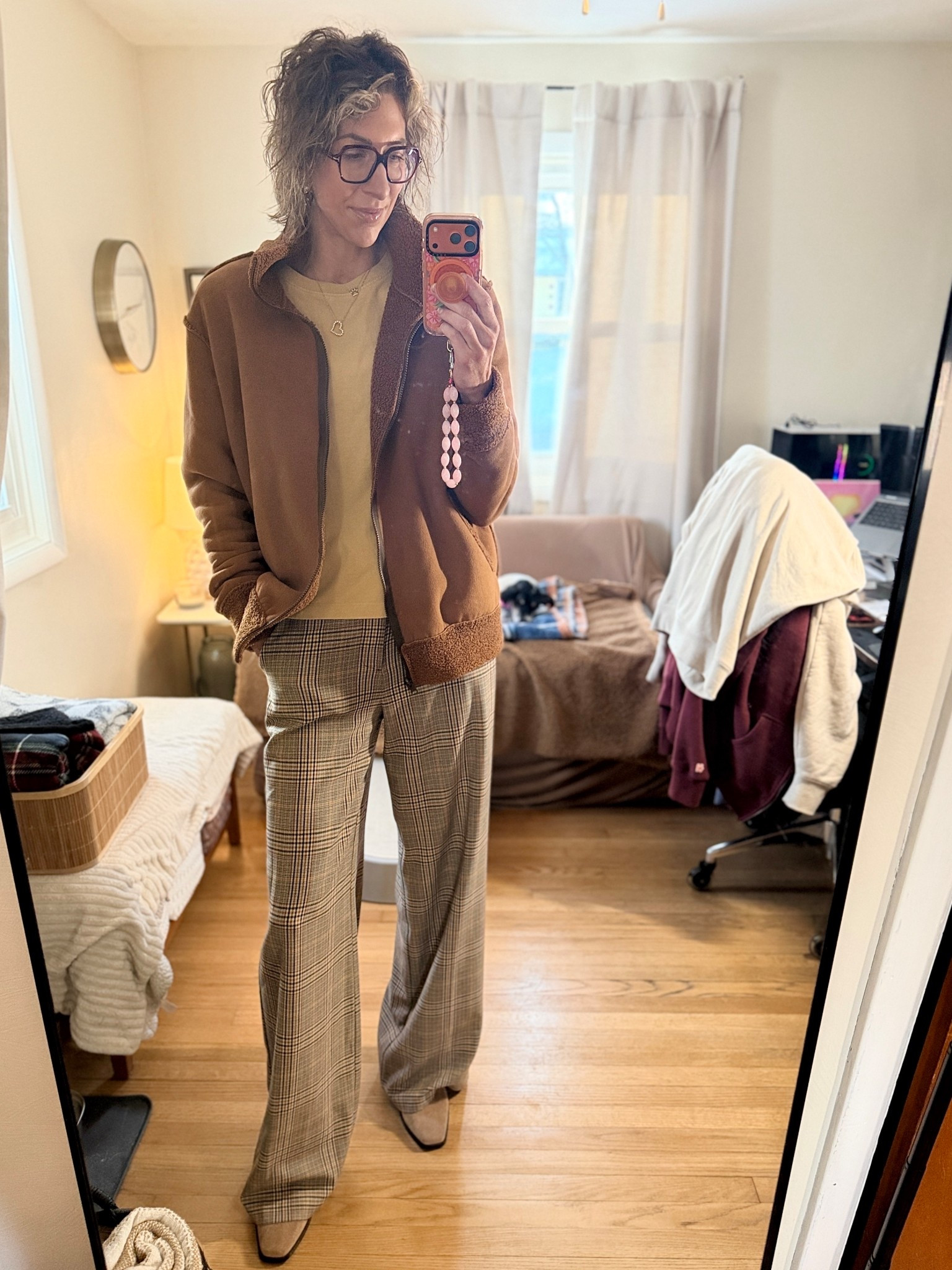 Monday work fit, tall-girl approved ✔️
I wore these plaid wide-leg trousers from Gap (great length + easy work staple) and paired them with square-toe suede Chelsea boots from Nordstrom Rack — comfy enough for a full day but still polished.
I kept the top half casual with my all-time favorite Free People dolman tee. Truly one of those tees that just works — relaxed, flattering, and I absolutely need it in more colors.
Finished it off with this reversible sherpa bomber from Liv Tall that I randomly scored on Poshmark from another tall girl’s closet 🫶 BUT good news — it’s still available on the Liv Tall site in white and currently marked down to $30 (originally $175 👀). I hate to be that person… but this one is actually worth grabbing if you’ve been eyeing a tall-friendly jacket.
For reference: I’m 6’3”, typically a medium on top, and I’m wearing a large here for a very oversized, slouchy fit.


#LTKTall #LTKPlusSize #LTKSaleAlert