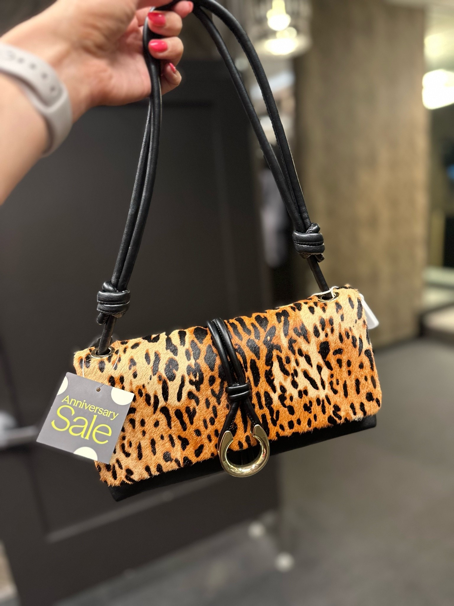 Nordstrom Anniversary Sale
NSale

Handbag
Animal print