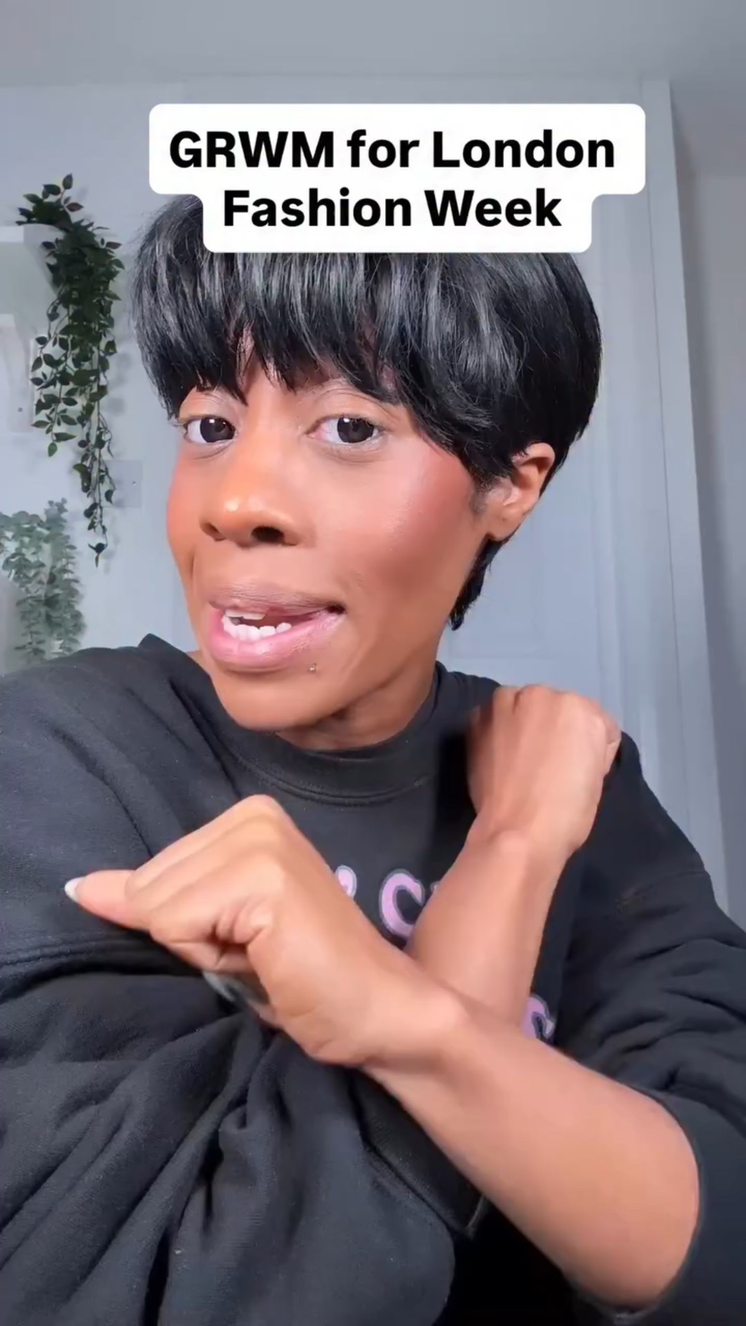 GRWM to go to a Fashion Week event. When I need to get ready quickly, elevated casual is always my go-to. A red lip, statement boot and a cute bag can always lift the fit!! How did I do? Links to available items will be in my LTK linked in my bio❤️. #elevatedcasual #personalstyle #styleover30 #londonfashionweek #londonstyle