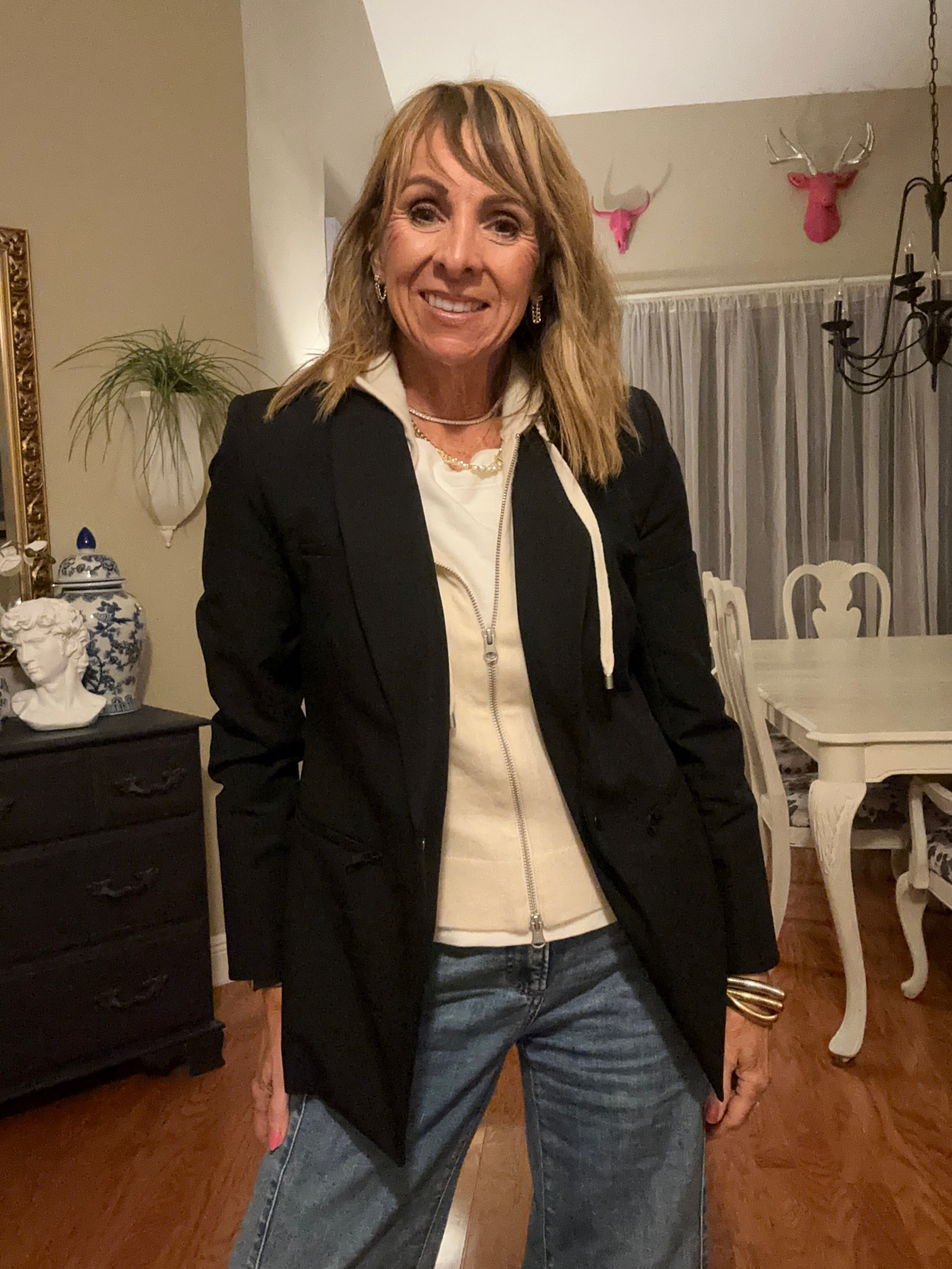 My go to outfit: a blazer and jeans
Use my code KELLYANN to save on my Melinda Maria jewelry 


#LTKFindsUnder100 #LTKStyleTip #LTKOver40