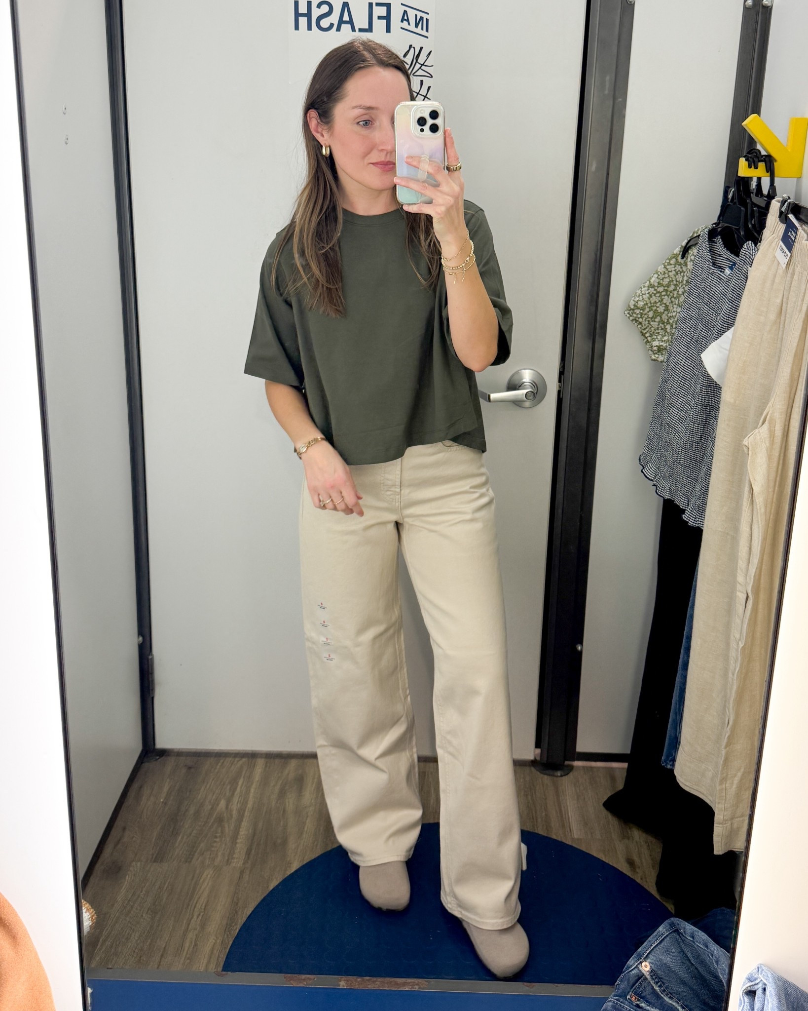 Love the color of these cream jeans! Wearing a size 2. The correct tee is linked, but is showing the pink shade instead of this olive green. ￼￼
