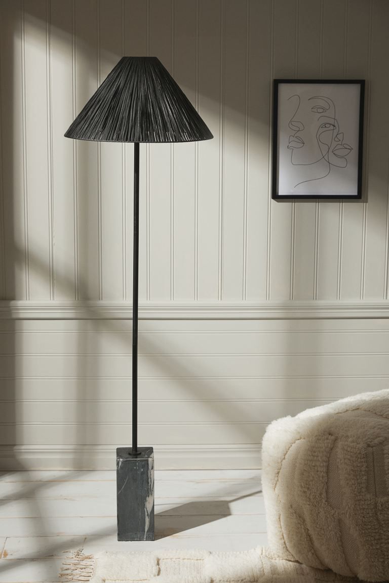Großer Lampenschirm aus Papierstroh | H&M (DE, AT, CH, NL, FI)