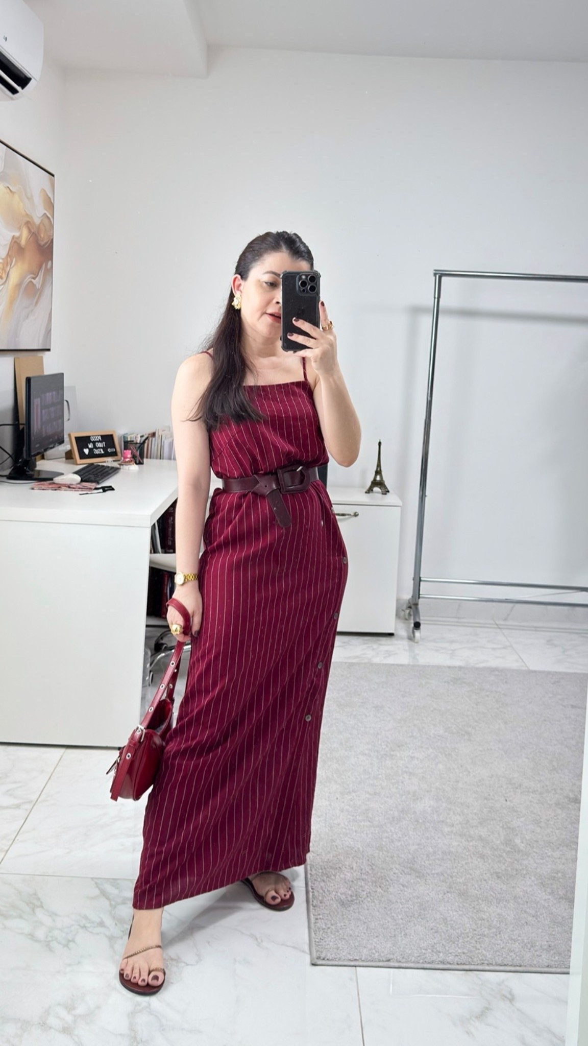 Vestido tamanho S
Sandália 35 aqui no Brasil 
