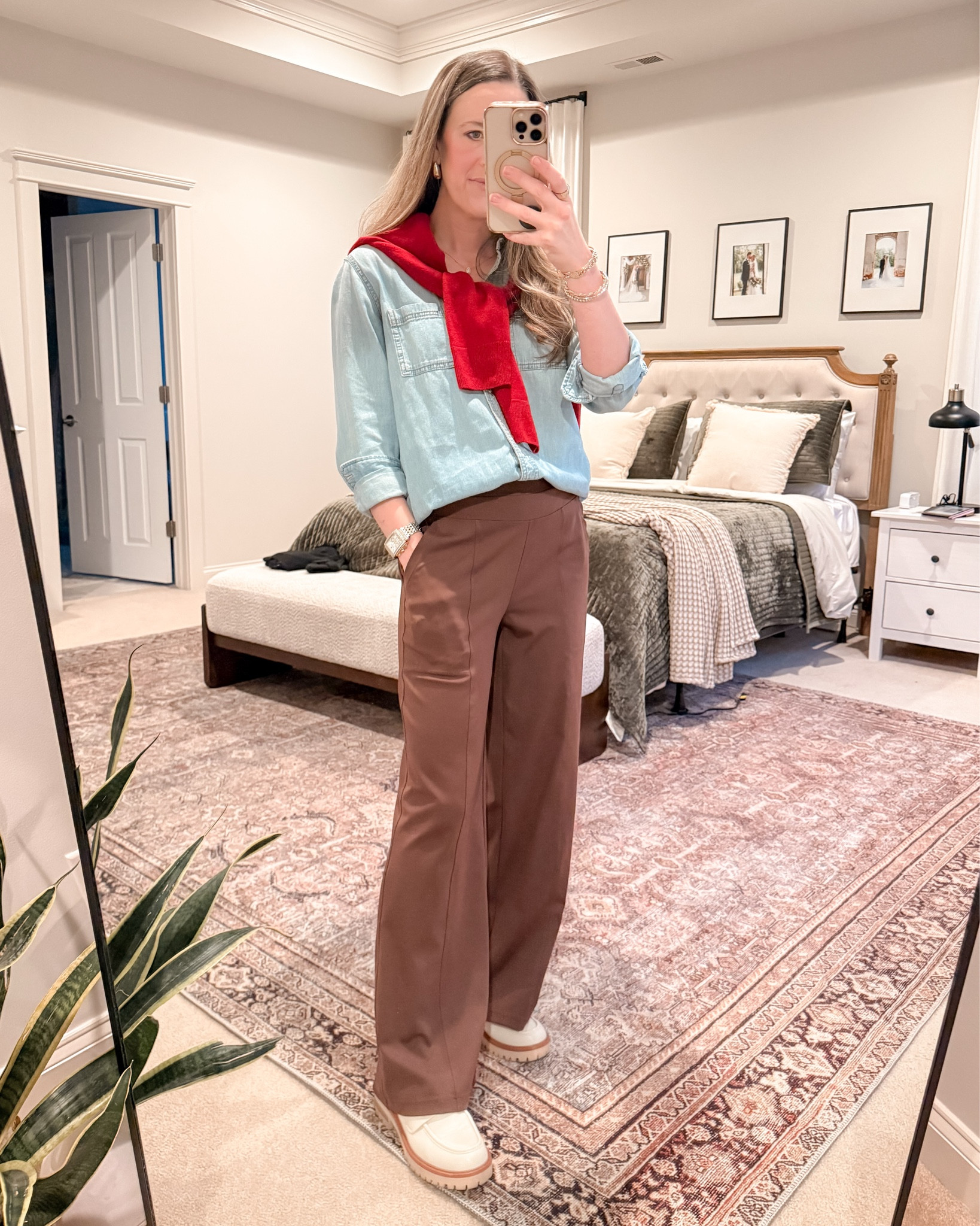 Working mom outfit of the day 🤍

An easy winter-to-spring transition outfit that feels polished but still comfortable enough for real life.

Wearing:
• Target chambray button down (S)
• Amazon yoga-style slacks (structured but stretchy)
• Quince cashmere sweater layered over the shoulders
• Amazon loafers (SO comfortable)

The yoga-style work pants are perfect for long office days, travel, or running between meetings — polished look, comfort feel. And adding a lightweight cashmere sweater over the shoulders gives that effortless, classic layering moment.

If you’re grabbing the Quince sweater, you can use my code INFG-25SIMPLYCHICMAMA10 🤍

Perfect for:
• Business casual mom outfits
• Working mom style
• Comfortable office outfits
• Winter to spring transition outfits
• Casual professional looks
• Capsule wardrobe layering

Classic pieces. Comfortable fabrics. Easy to repeat.



#LTKootd #LTKWorkwear #LTKgrwm