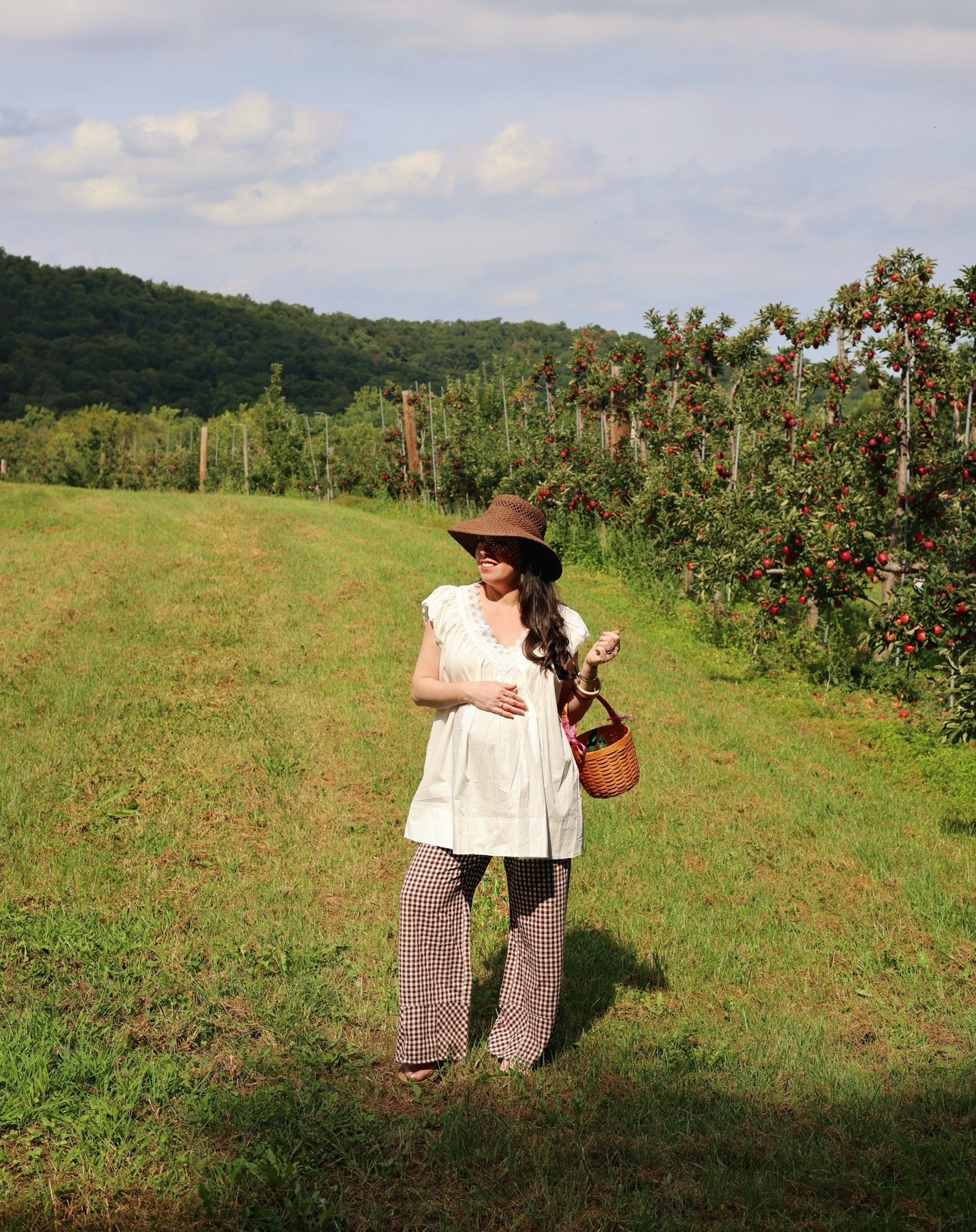 Apple picking 🍎🍏

#LTKmomlife #LTKBump