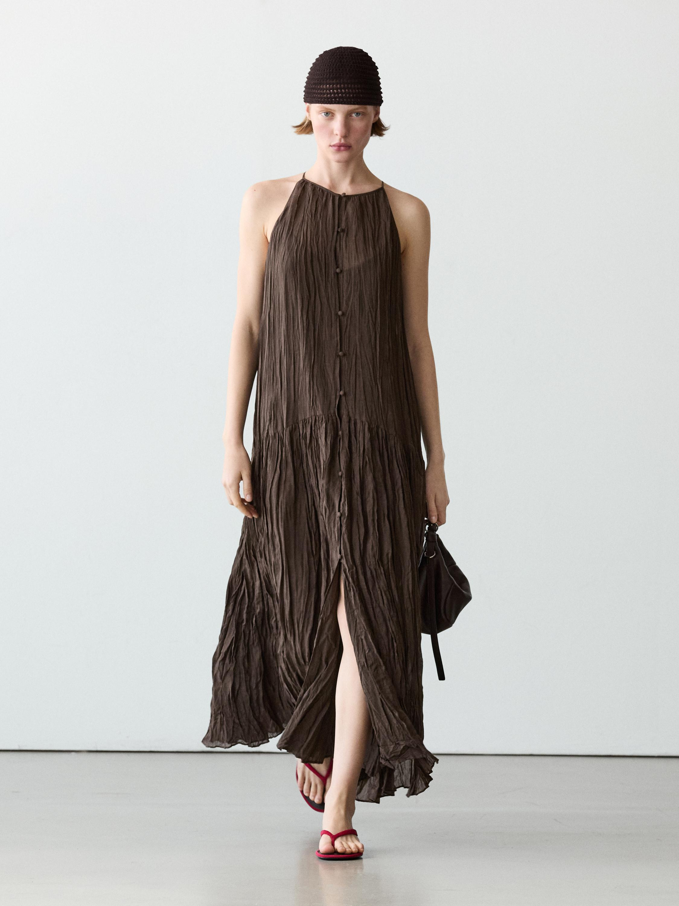 VIEW LOOK
Flowing midi dress with button details

 £149  Colour:  Brown  Add to basket | Massimo Dutti UK
