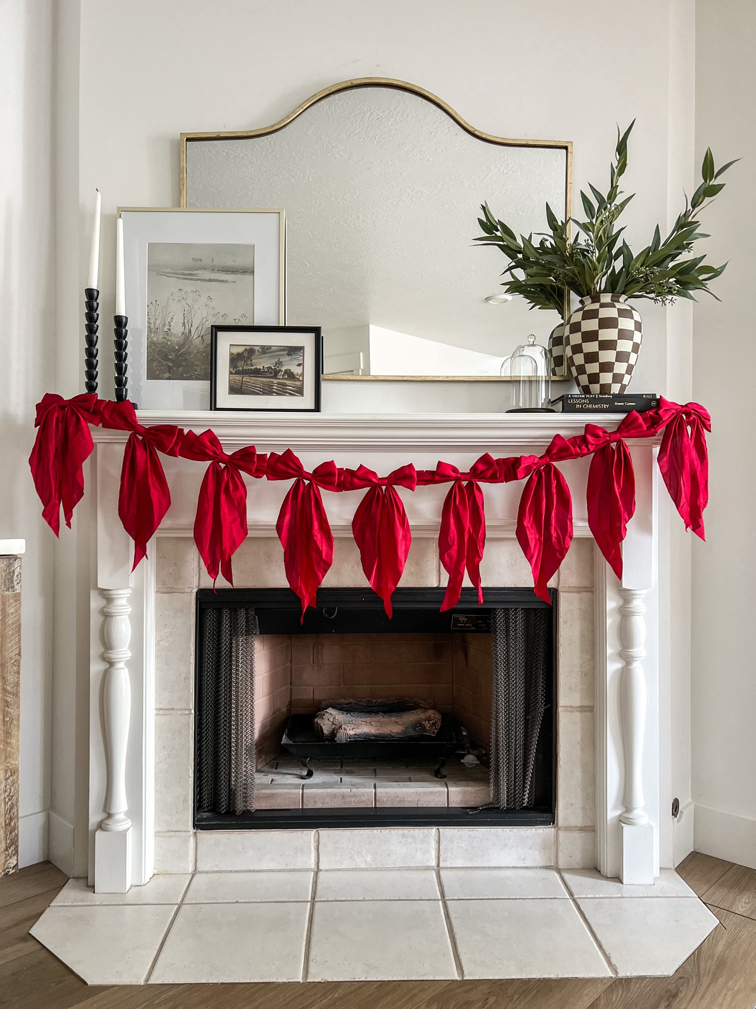 DIY BOW GARLAND 😱🎀

#LTKHoliday #LTKHome #LTKSeasonal