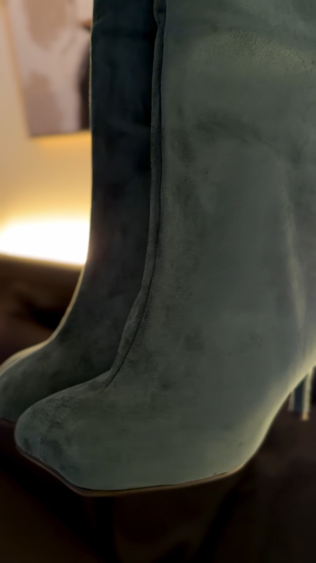 These Amazon boots have been on my wish list for a year now! Don’t be like me… get them! This green color is so in right now too!
#amazonboots #greenboots #maisonmargiela
