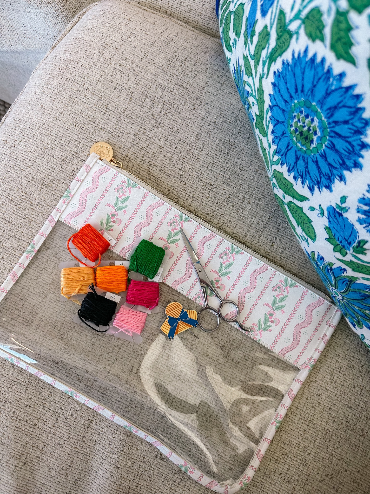 Starting to think about my next needlepoint project….and it’s going to be something fun for fall!! 🎃🍁 Tagging some adorable canvases I’ve looked at as the seasons start to change!!