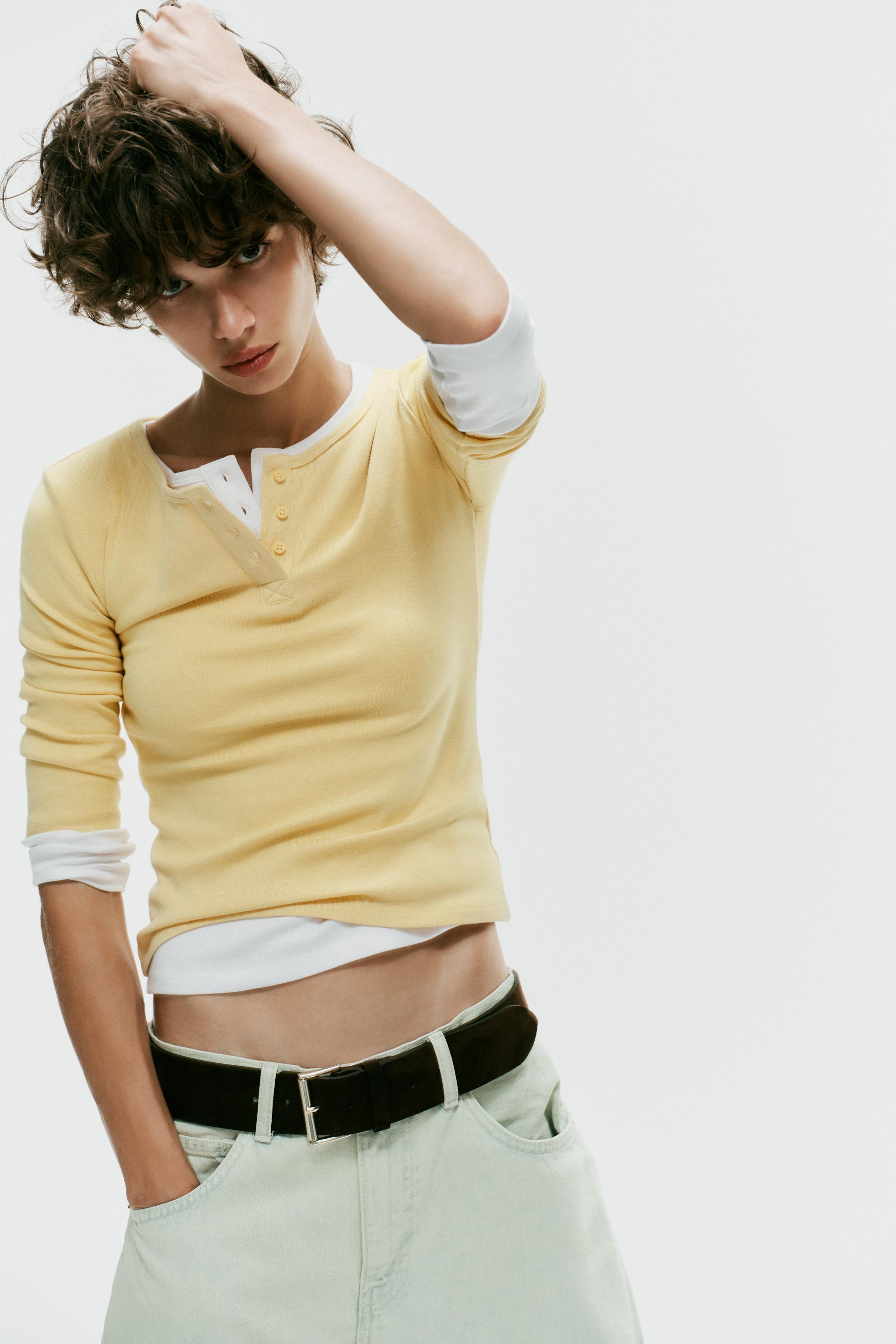 Model height: 176 cmSLIM FIT - HENLEY NECK - REGULAR LENGTH - RAGLAN SLEEVEST-shirt crafted in a ... | Zara UK