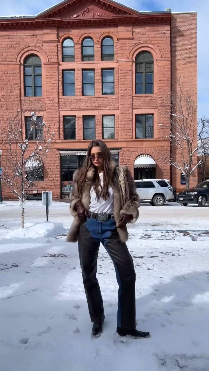On a mission, suede belt and burgundy cowboy hat 🤠