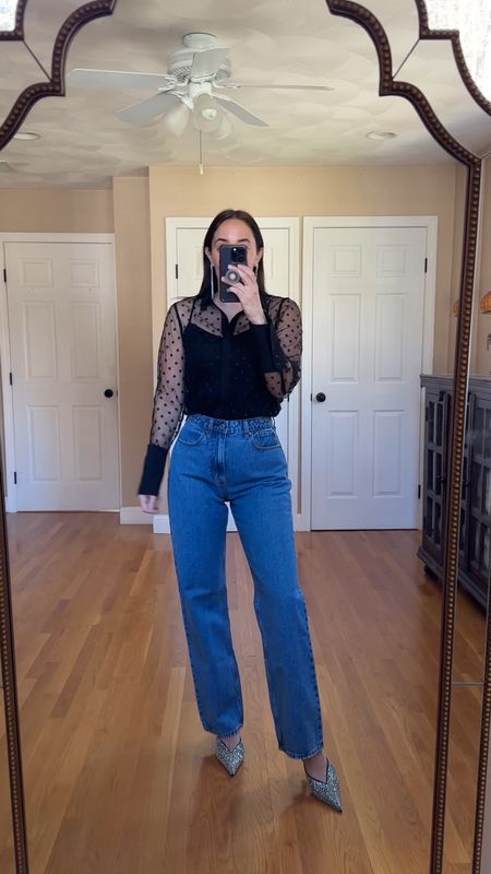 Outfits I wear in my 30s- loose jeans

These “loose” jeans are fitted in the waist but loose at the bottom of the leg. They are super flattering! True to size. Wearing a regular length and I am 5’2”

Top- on major sale! 

Heels - sold out 