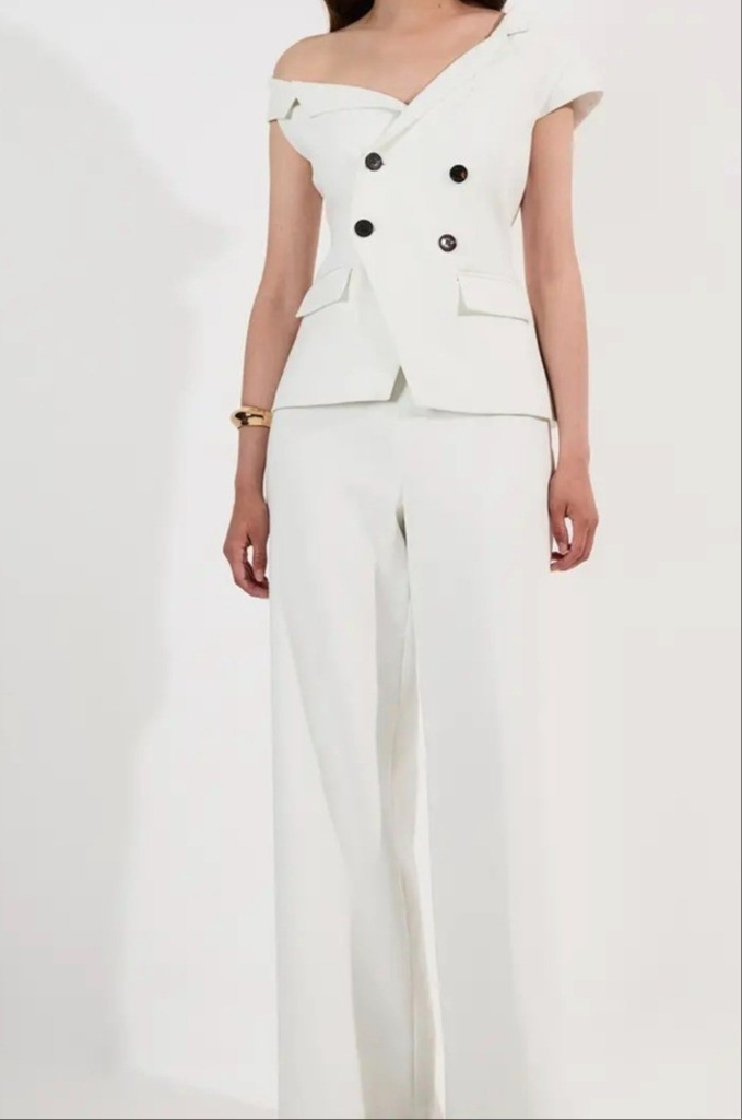 White petite compact jumpsuit.Petite fashion. Petite outfit. For more style tips and petite finds glambutfirstcoffee.com

#LTKPetite #LTKMidsize