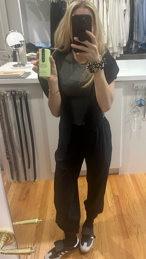 Running out of the house this morning taking my daughter to chess pre school my son to the bus and my husband flying out for a work trip but making it work. Wearing my Split 59 pants Target wild fable tee and a black oversized sweatshirt with tall black Aritzia socks and black and white Adidas Sambas. Finished with oversized Celine sunglasses because all I have on is my SPF always and my matcha in a can is saving me.

#morningroutine #momstyle #schooldropofflook #athleisurestyle #LTKfit #fallfashion #adidasstyle #targetfinds #celinestyle


#LTKSeasonal #LTKBeauty #LTKStyleTip