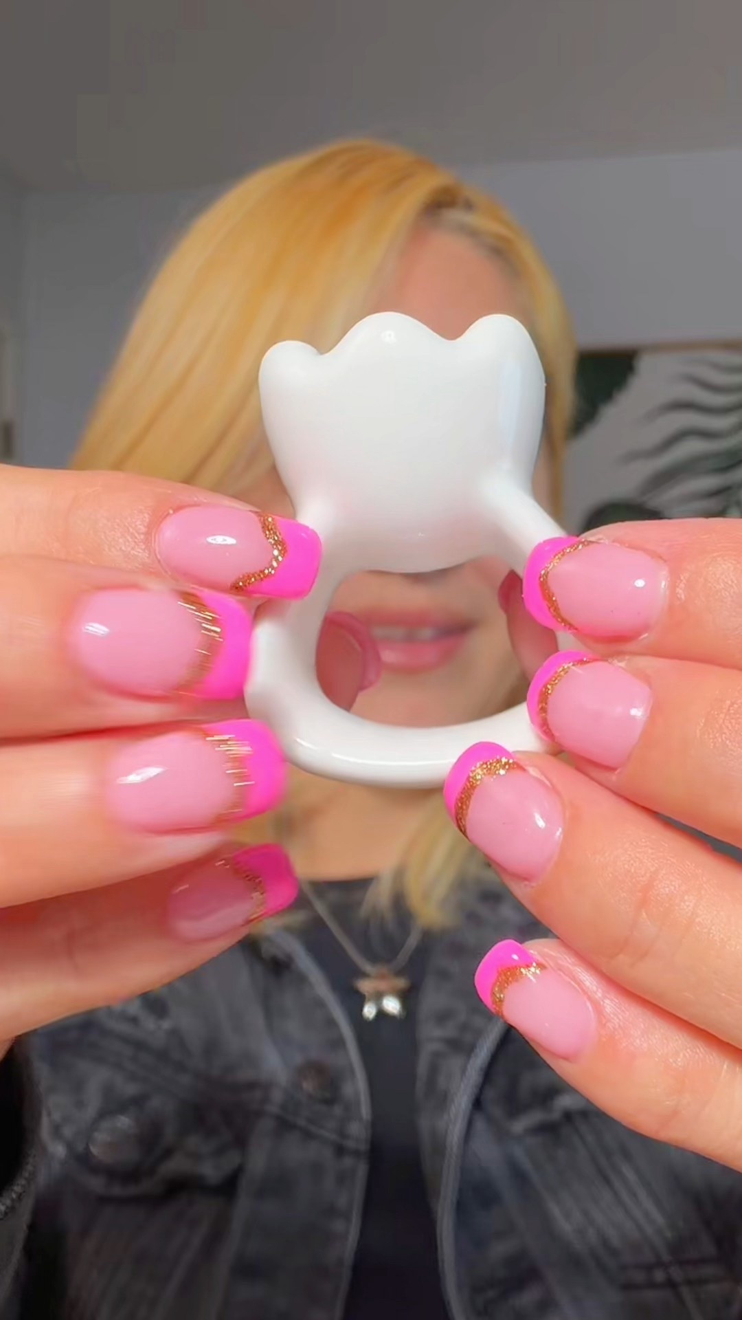 This ring gua sha is so easy to use 💍
I use it for face and body massage with serum, cream, or oil — super relaxing 🤍
