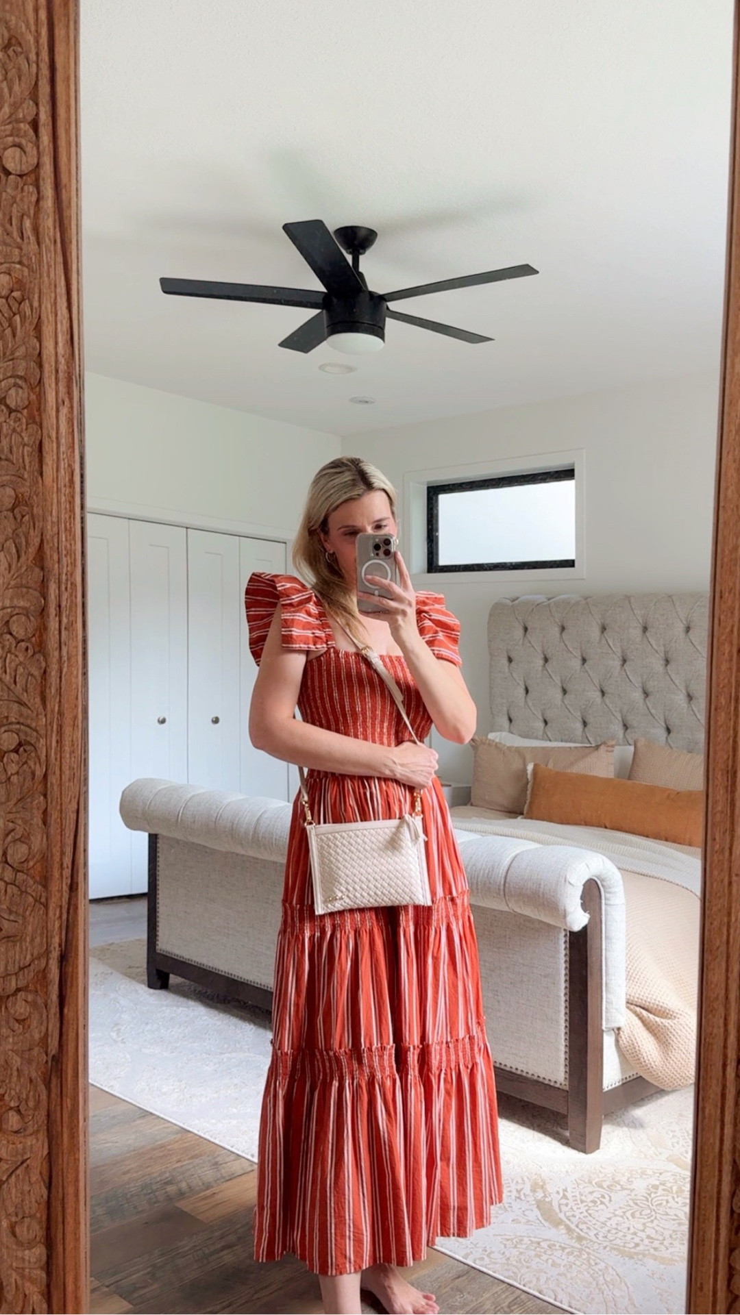 Small but surprisingly roomy! 🤍 This woven crossbody fits all my everyday essentials, can be worn as a shoulder bag or wristlet, and pairs perfectly with the matching wallet.