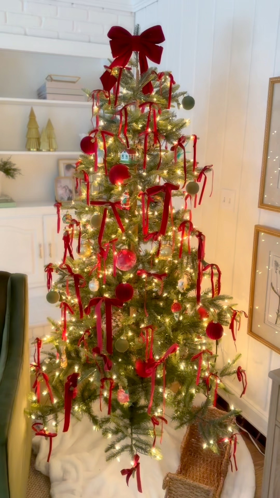 Burgendy Christmas tree. Easy Christmas tree decor!

#LTKHoliday #LTKSeasonal #LTKHome
